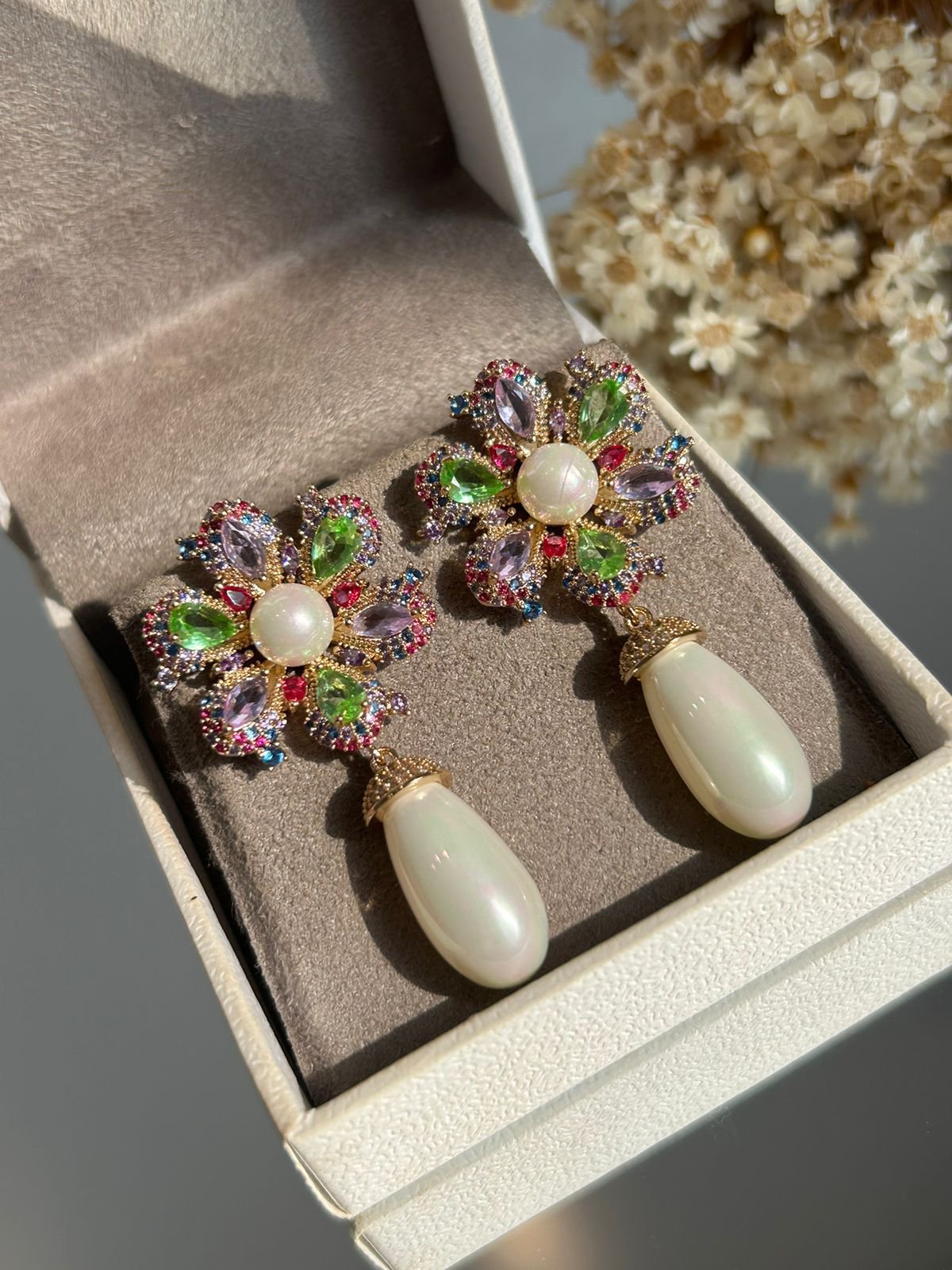 Conjunto Brinco e Anel Flor Colorida e Peróla