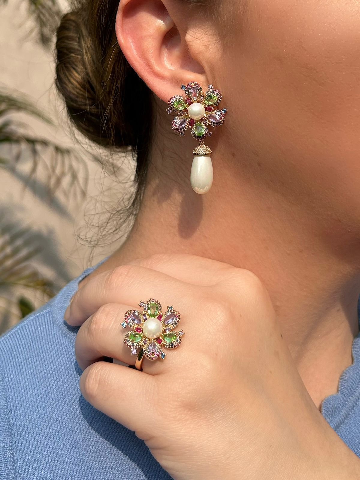 Conjunto Brinco e Anel Flor Colorida e Peróla