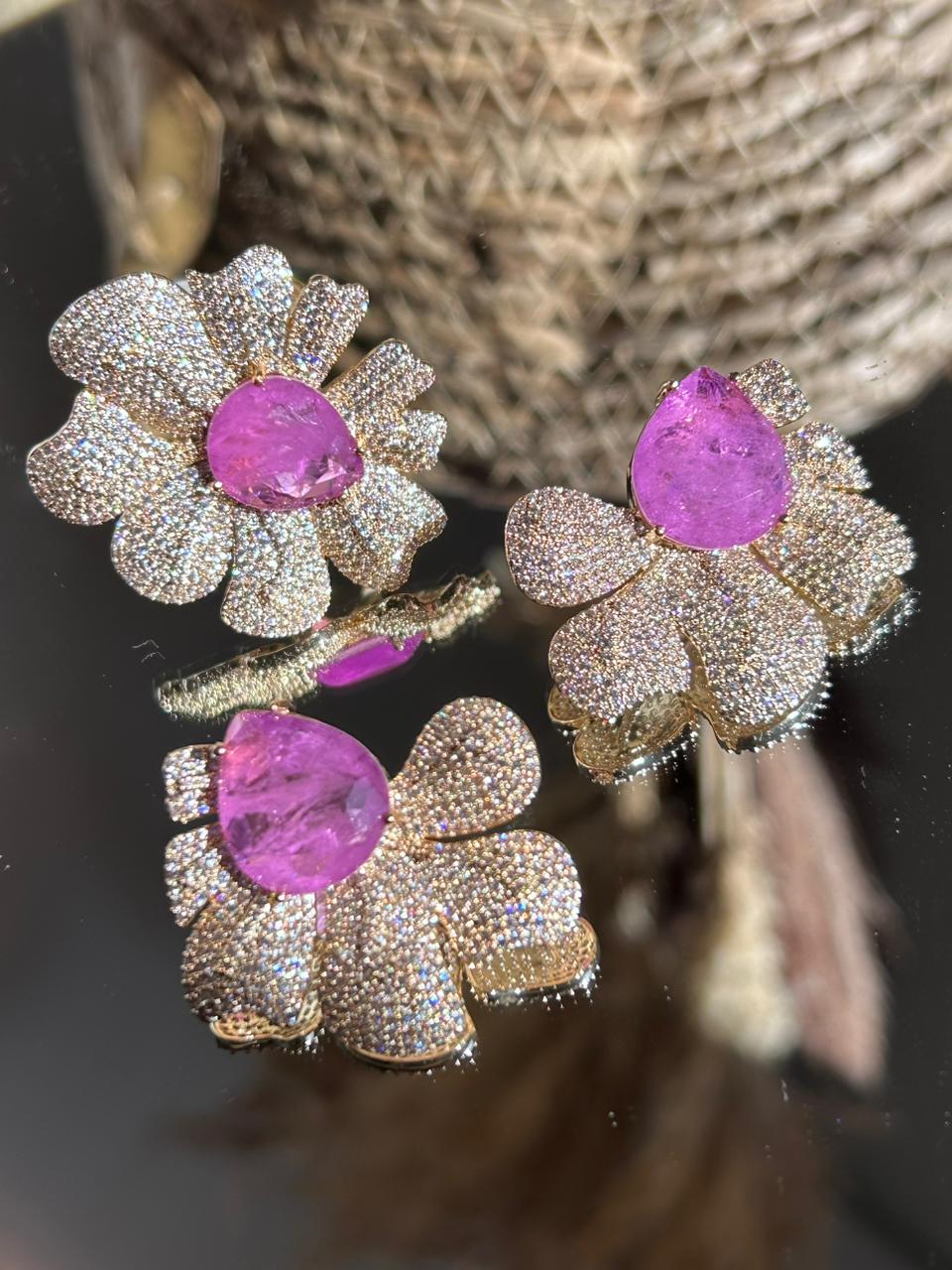 Conjunto Brinco e Anel Flor Fucsia