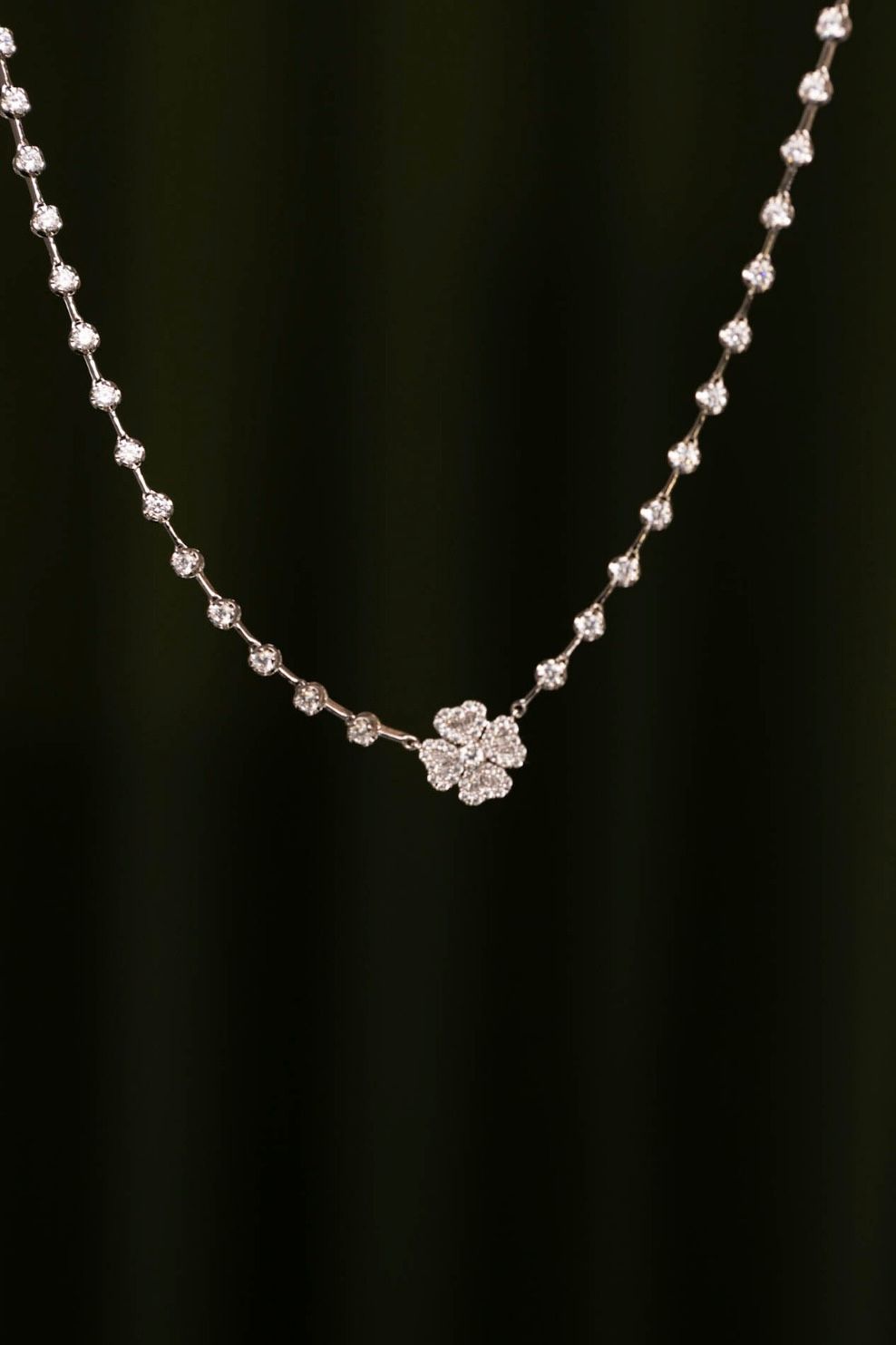 Brinco e Colar Riviera Trevo Prateado