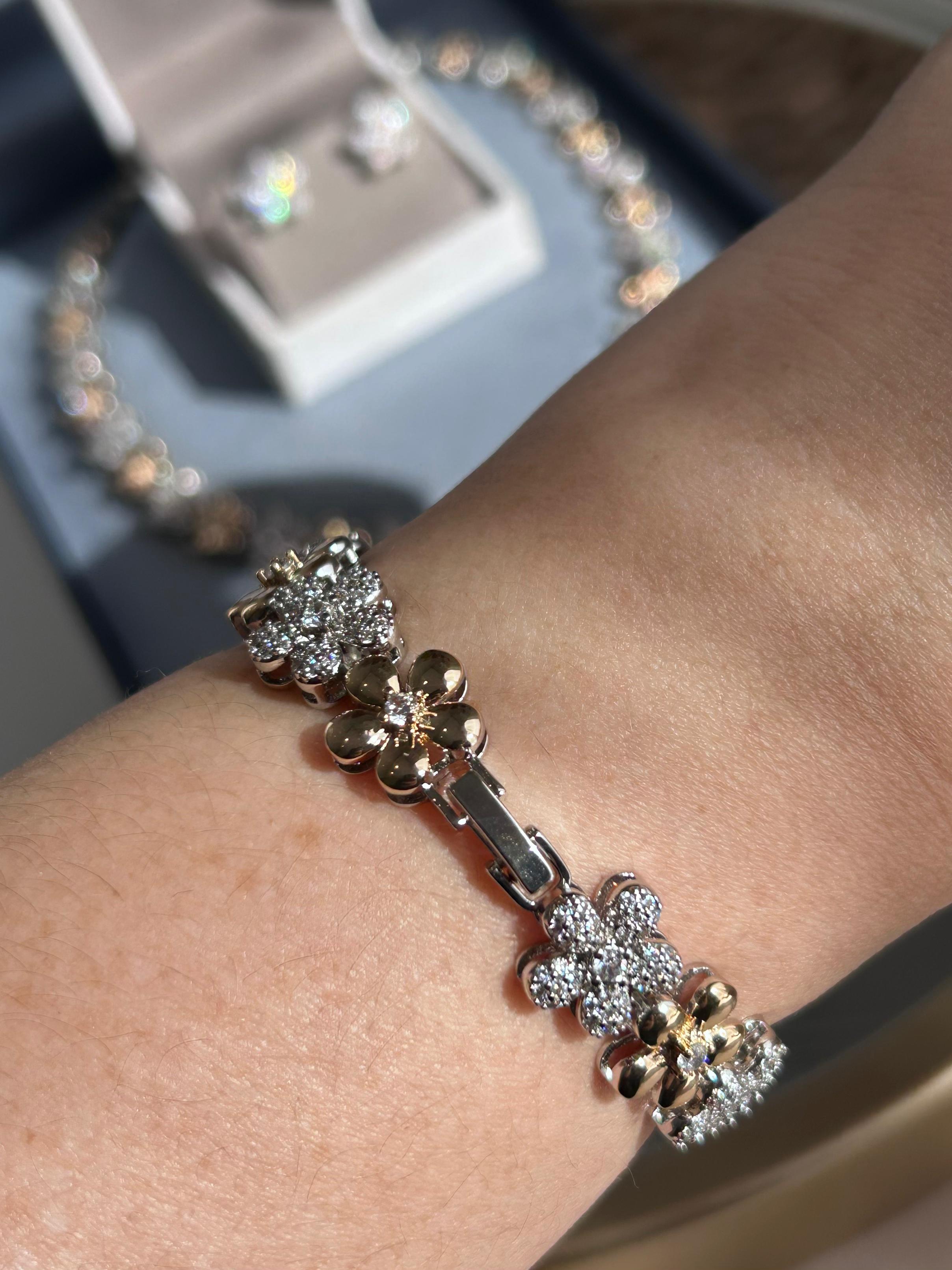 Conjunto Brinco, Colar e Pulseira Flores