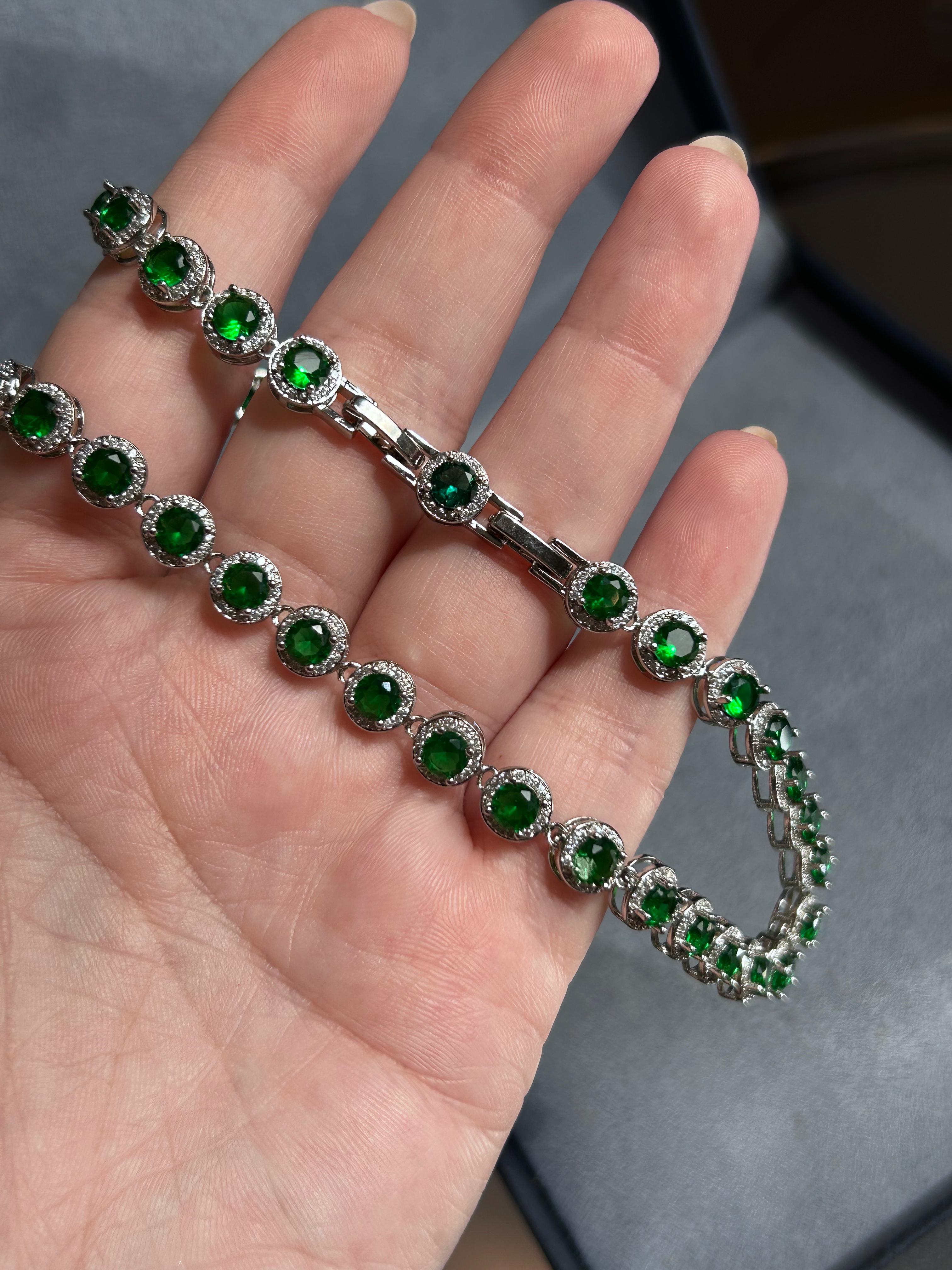 Conjunto Brinco e Colar Riviera Pedras Redondas Verde Emeralda