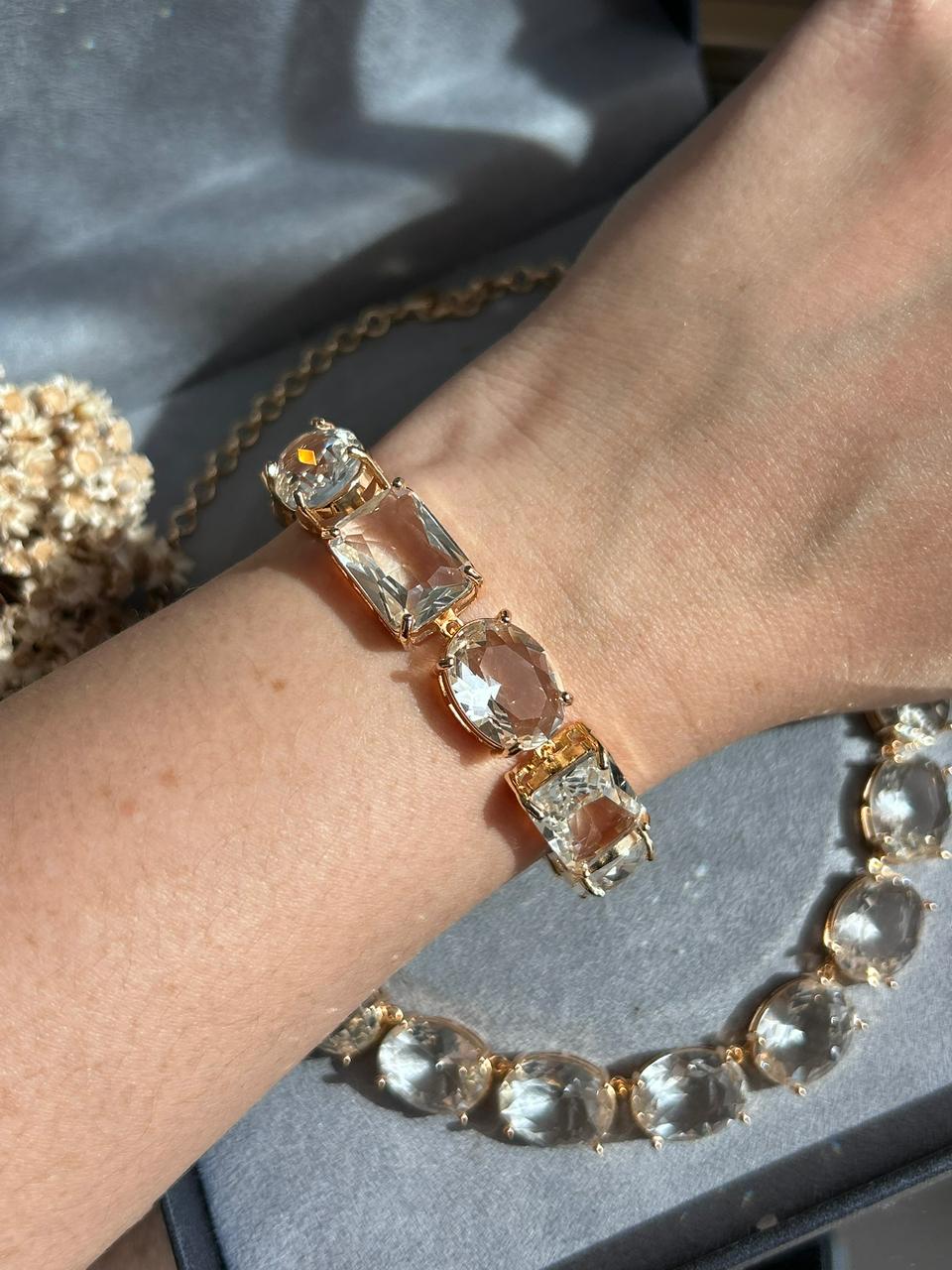Conjunto de Colar e Pulseira Cristais Dourado