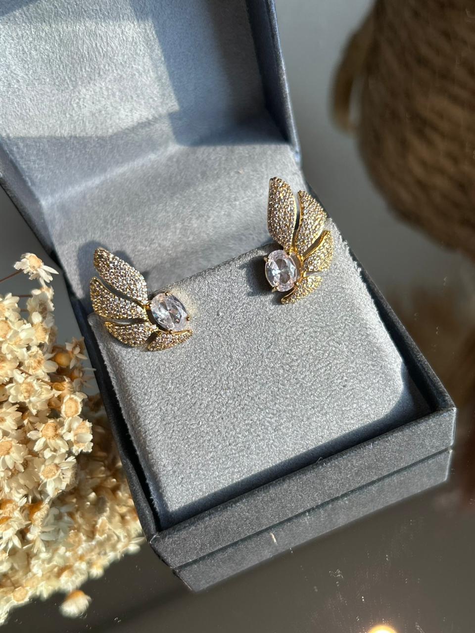 Brinco EarCuff Asa Dourado