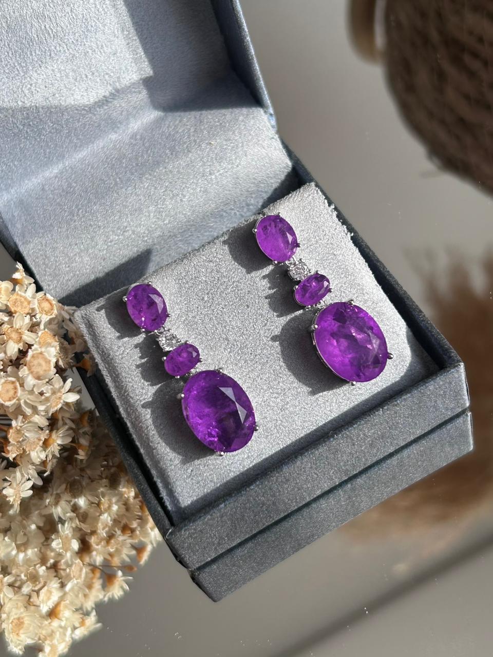 Brinco Pedras Ovais Ultra Violet