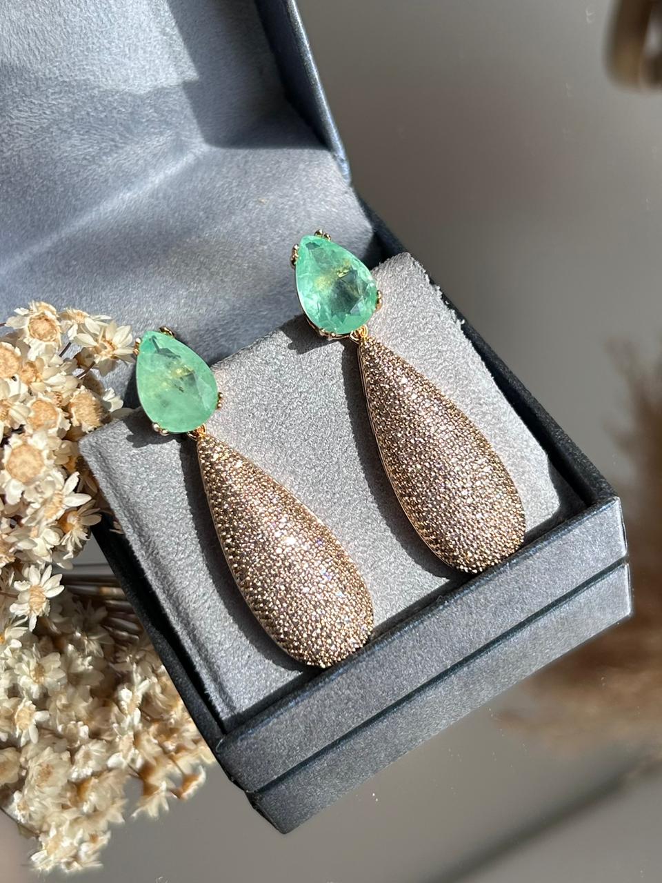 Brinco Duas Gotas Cravejado Turmalina Verde Dourado