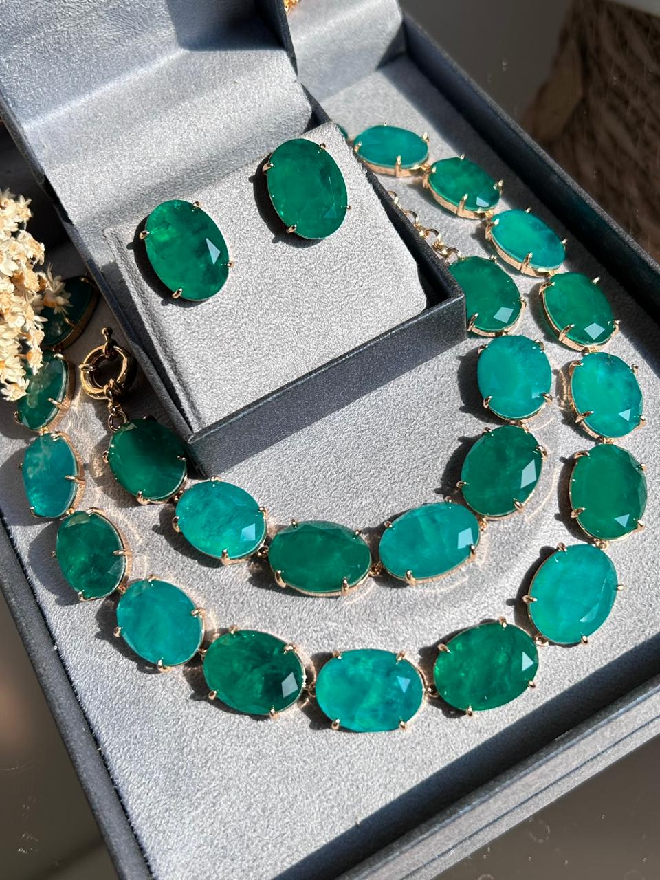 Conjunto Brinco, Colar e Pulseira Pedras Ovais Verde