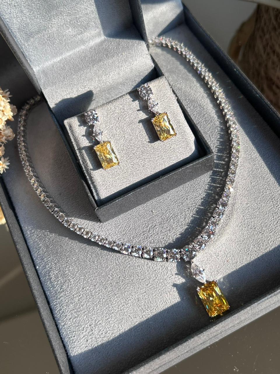 Conjunto Brinco e Colar Charlote Fancy Yellow