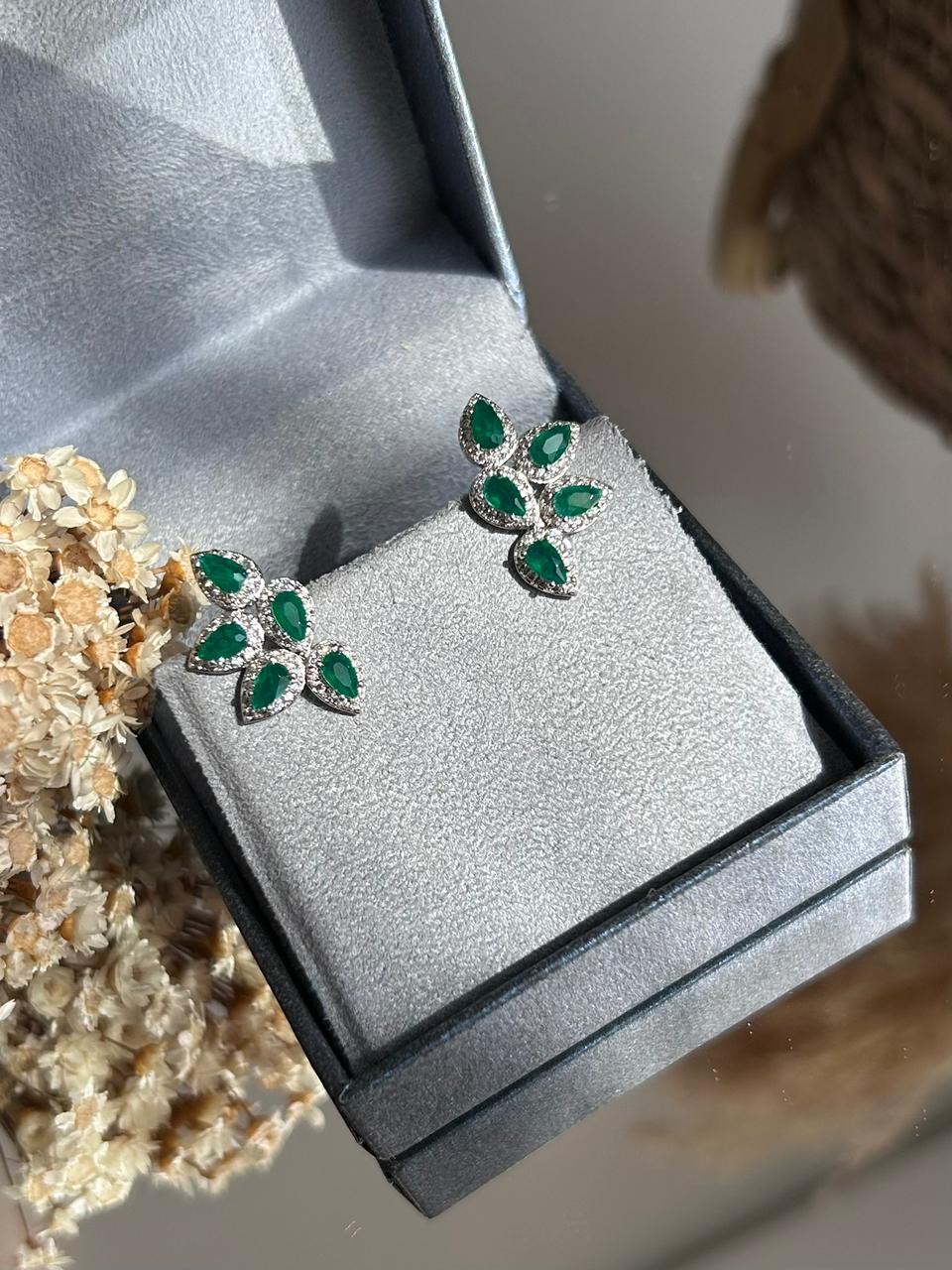 Brinco EarCuff Gotas Verde Esmeralda