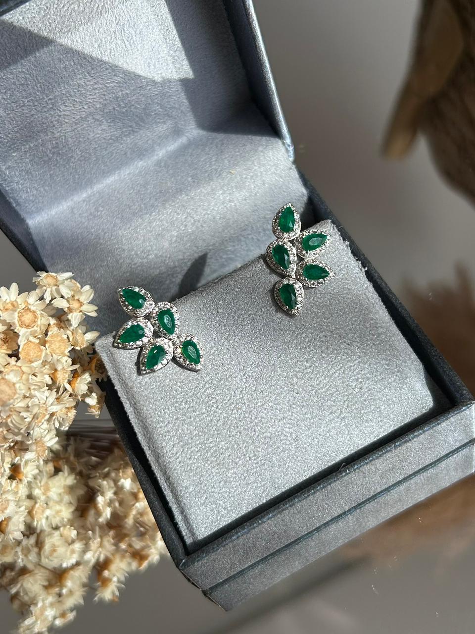 Brinco EarCuff Gotas Verde Esmeralda