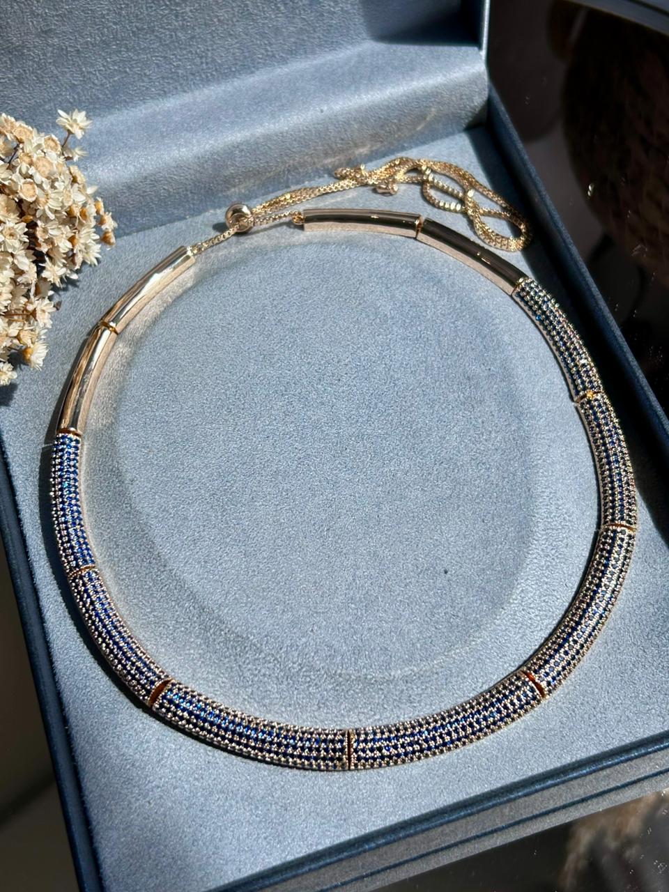 Colar Aro Cravejado Azul Safira Dourado