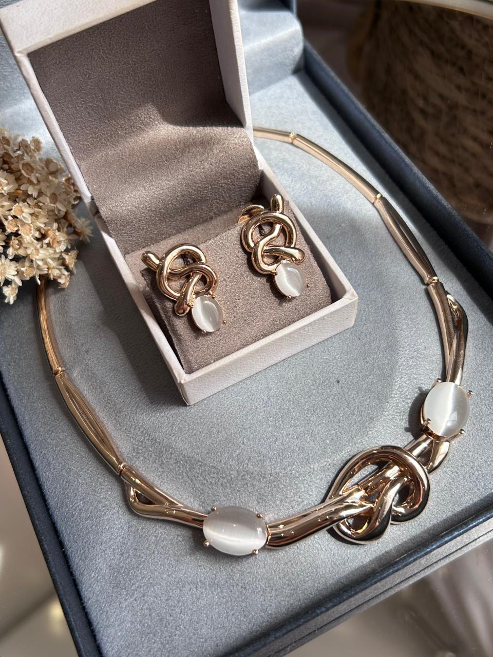 Conjunto Brinco e Colar Nós