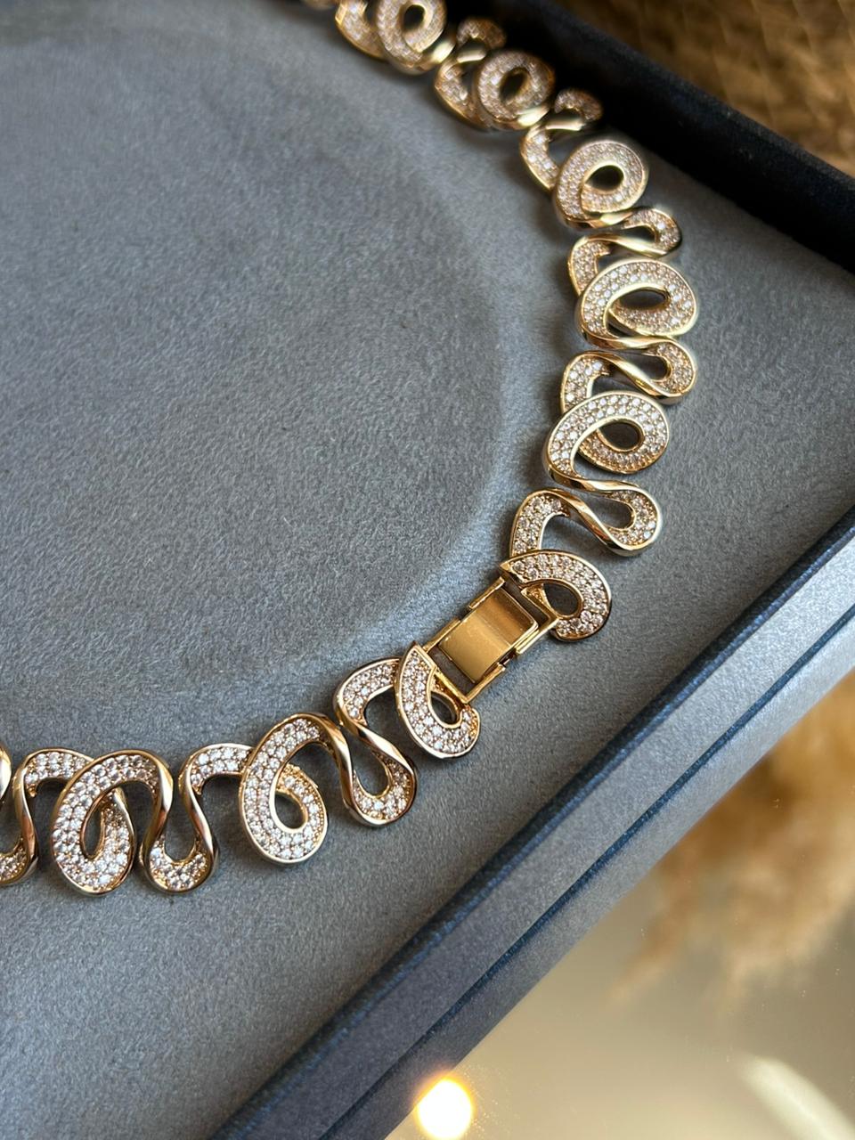 Conjunto Brinco e Colar Magnific Dourado