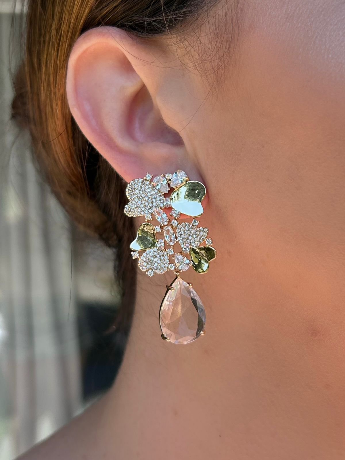 Conjunto Brinco e Anel Detalhes Corações Dourados