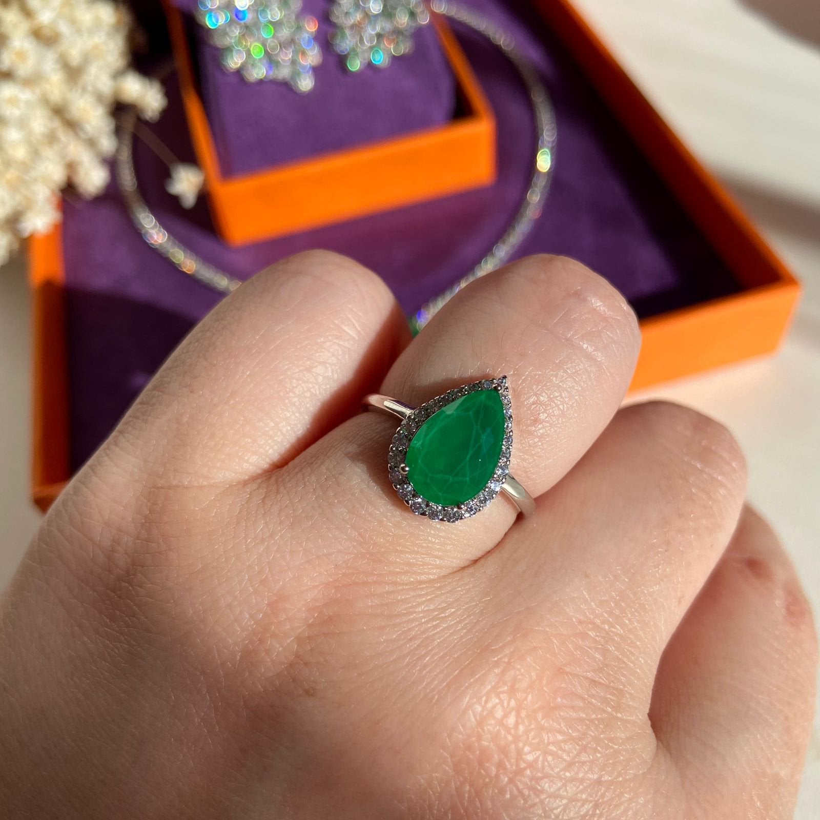 Anel Gota Cravação Verde Esmeralda