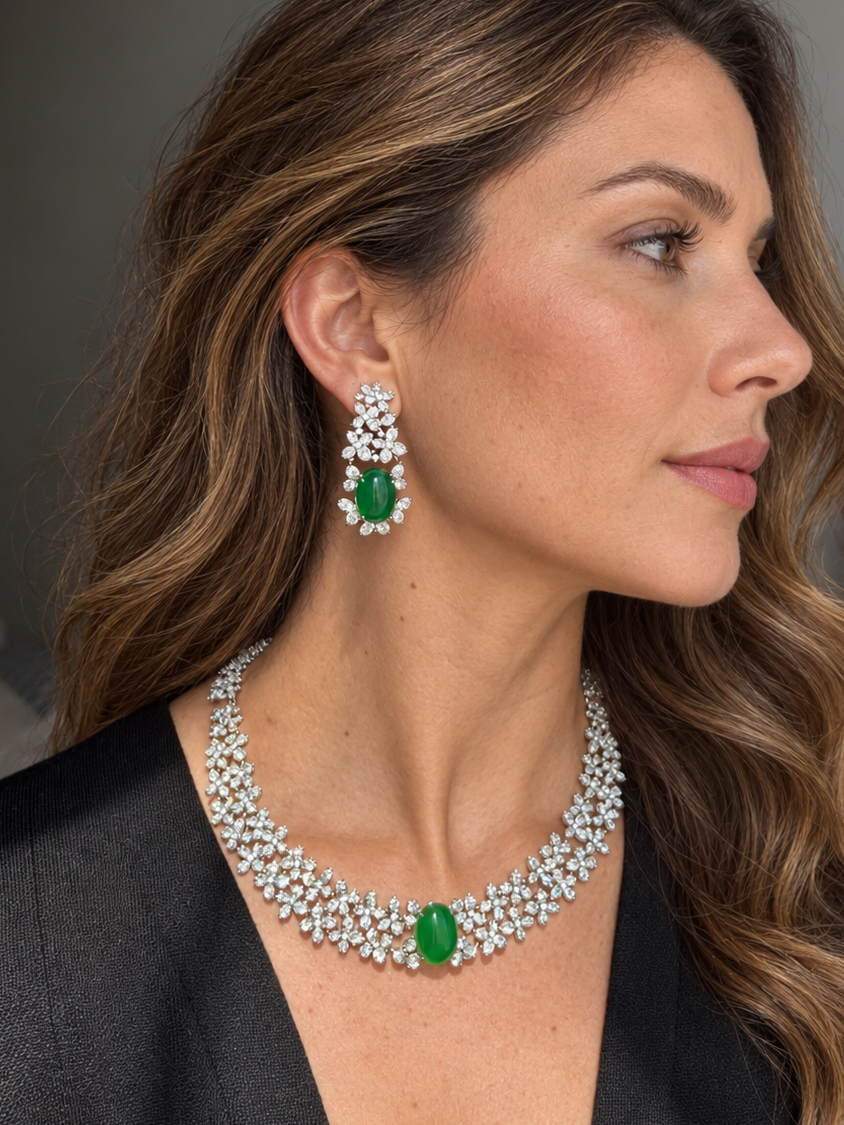 Conjunto Mar de Flores Com Pedra Oval Verde Esmeralda