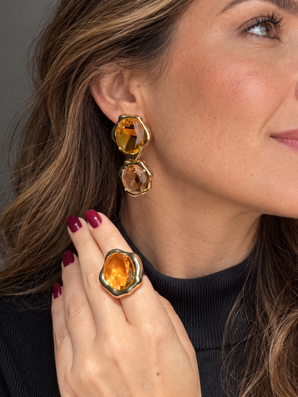 ANEL CURVO COM CRISTAL OVAL AMARELO