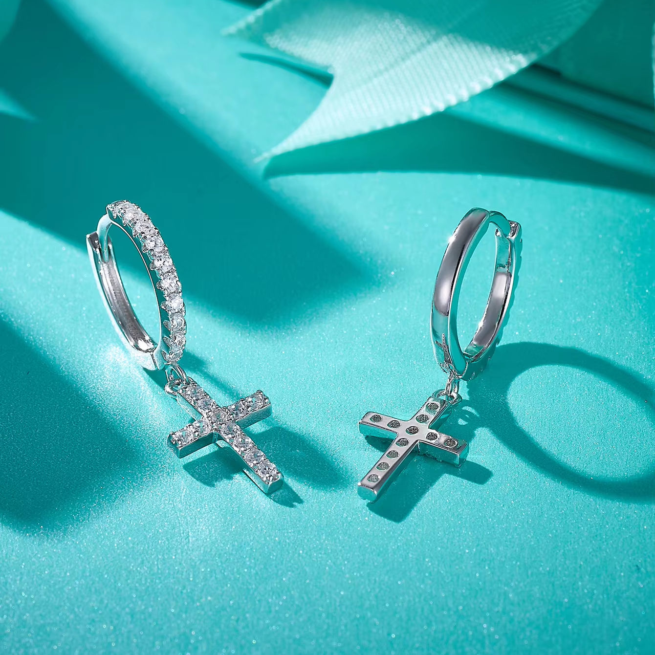 Brinco Agola Pingente Cruz Moissanite 0,57ct