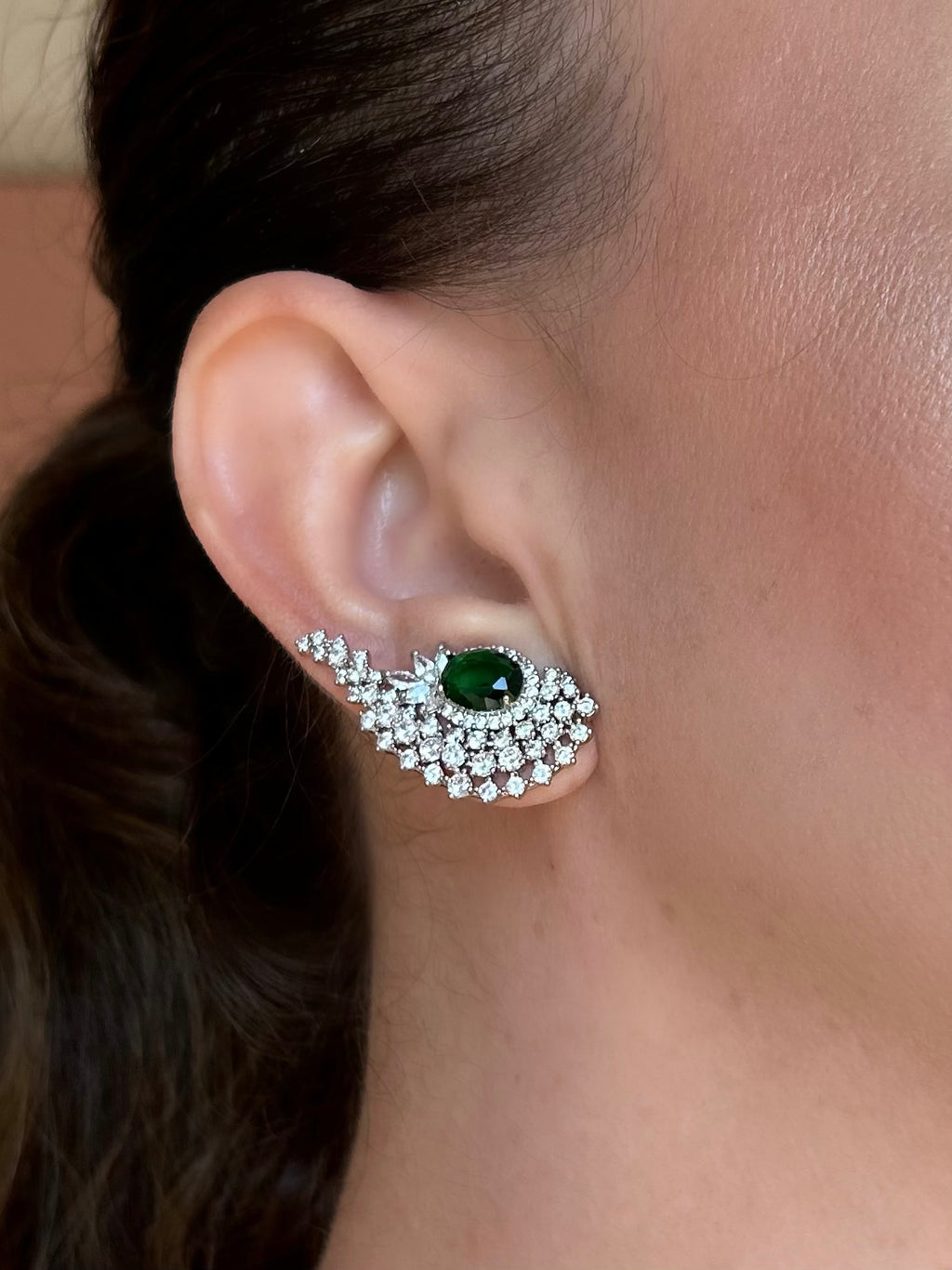 Brinco EarCuff Pedra Oval Verde Esmeralda
