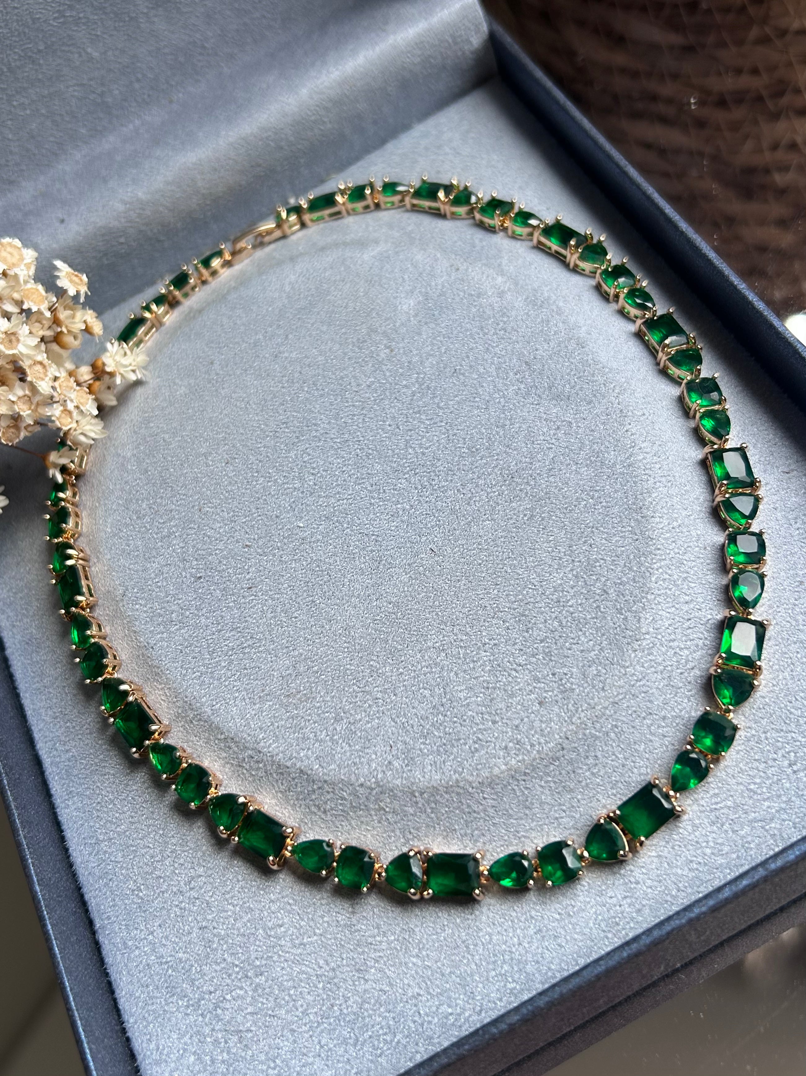 Colar Riviera Cassia Verde Esmeralda Dourado