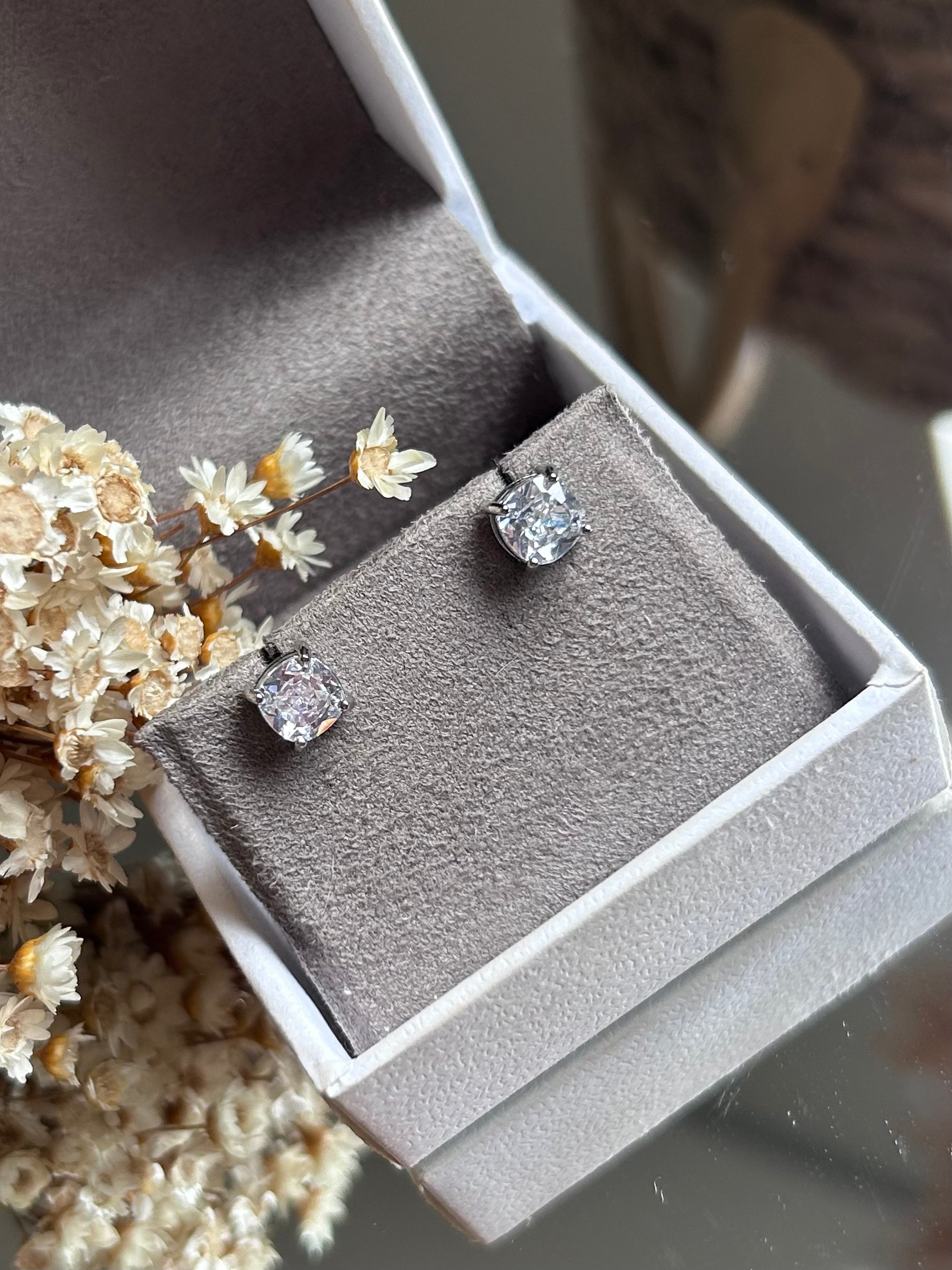 Brinco Solitário Quadrado Cristal