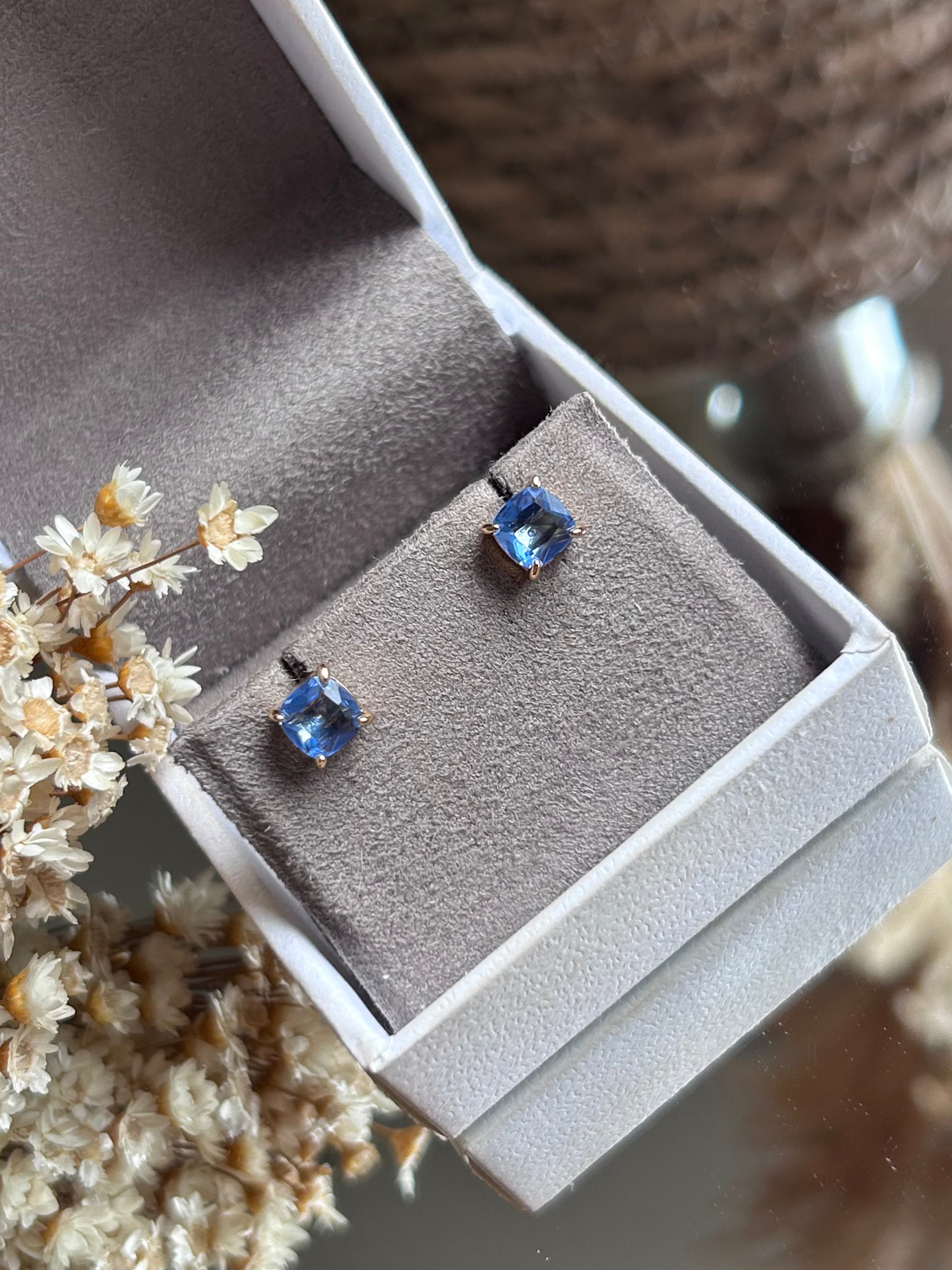 Brinco Solitário Quadrado Tanzanita