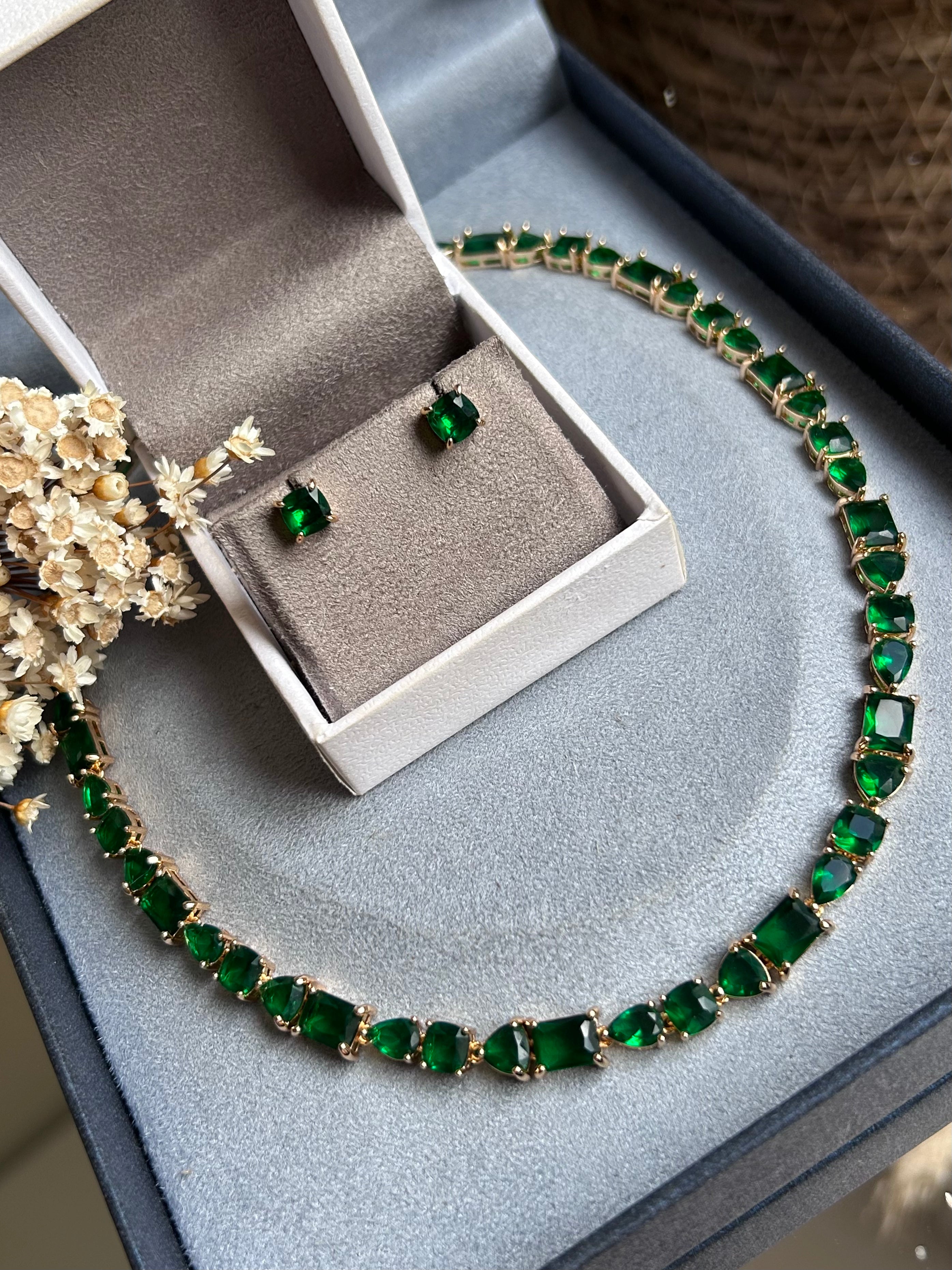 Colar Riviera Cassia Verde Esmeralda Dourado