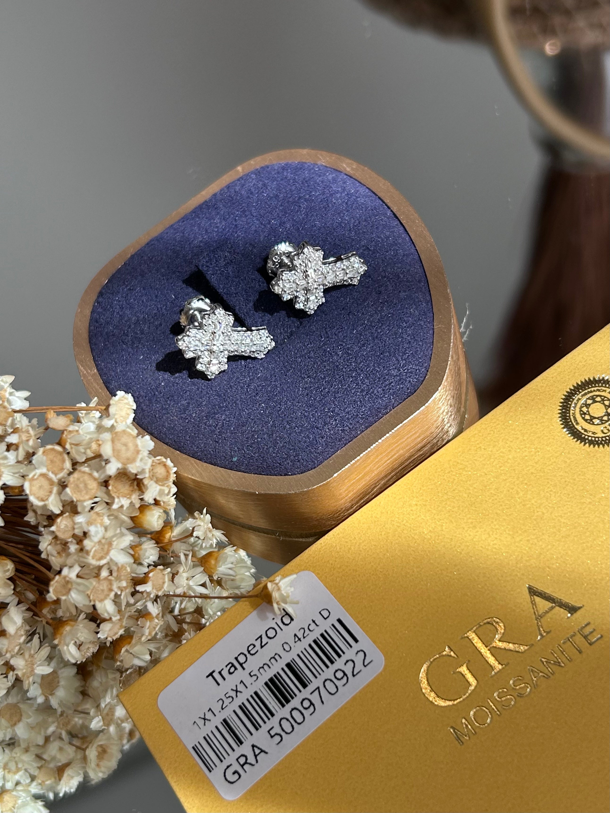 Brinco Crucifixo Moissanite 0,42CT