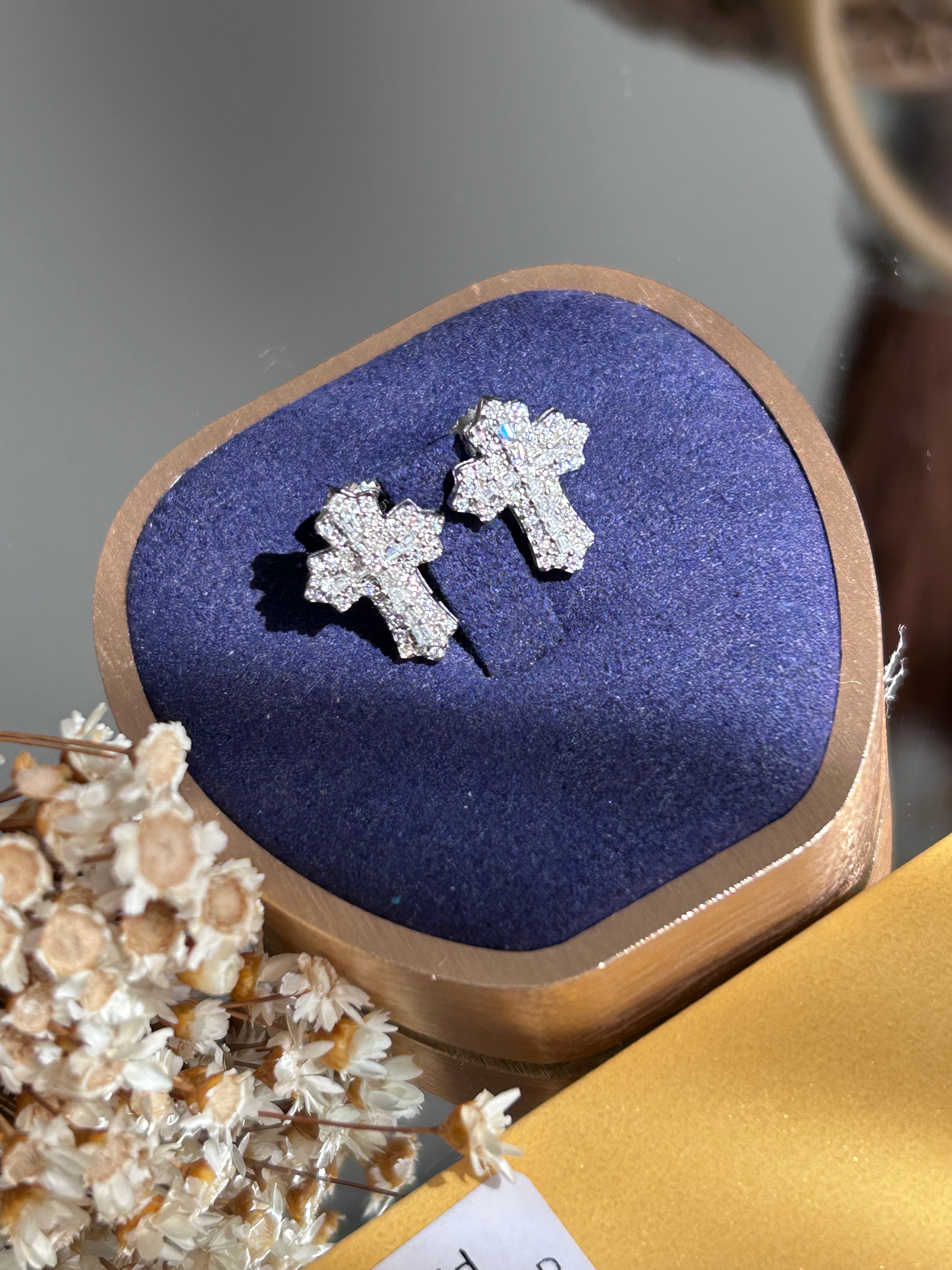 Brinco Crucifixo Moissanite 0,42CT