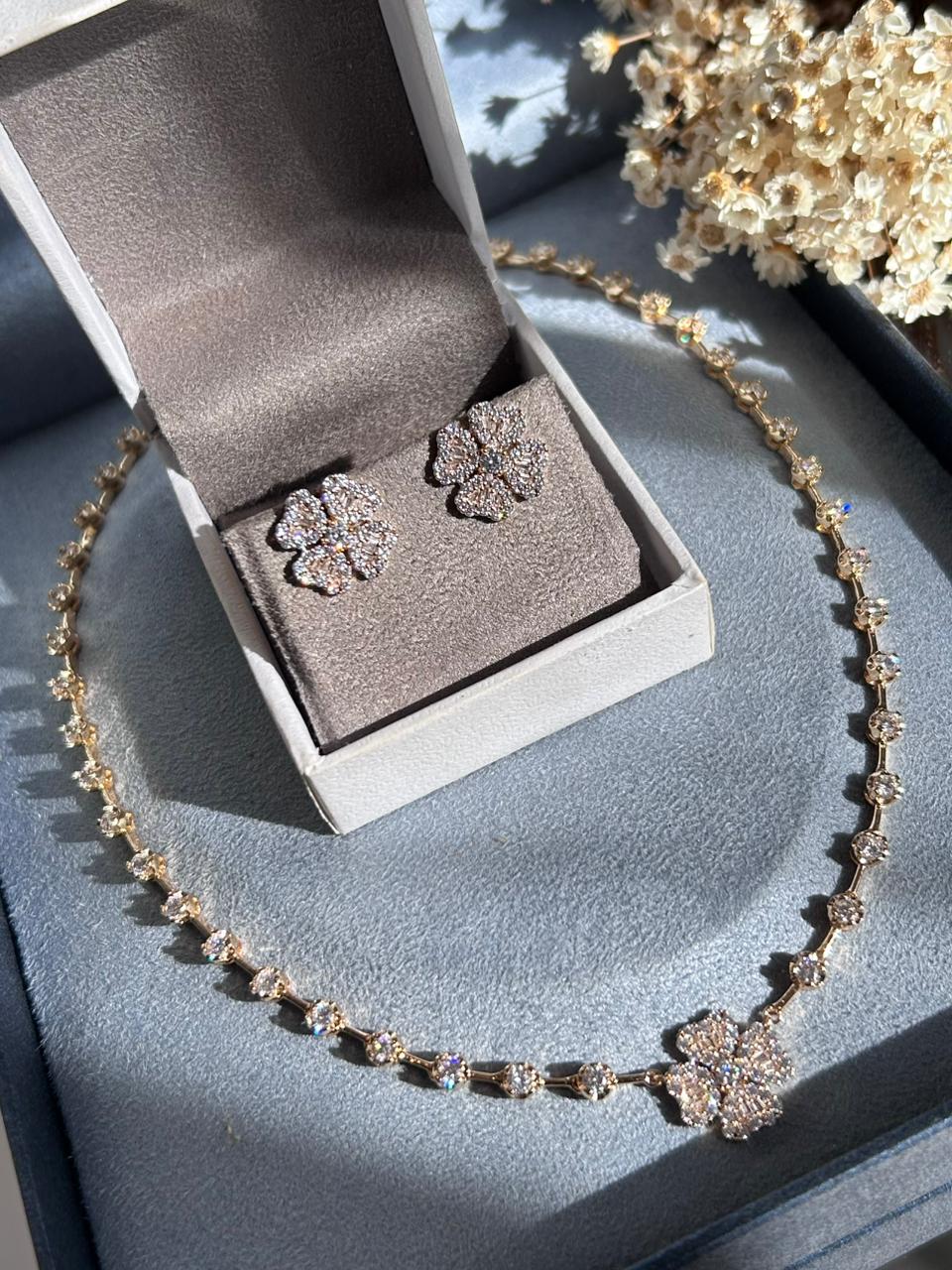 Conjunto Brinco e Colar Riviera Trevo