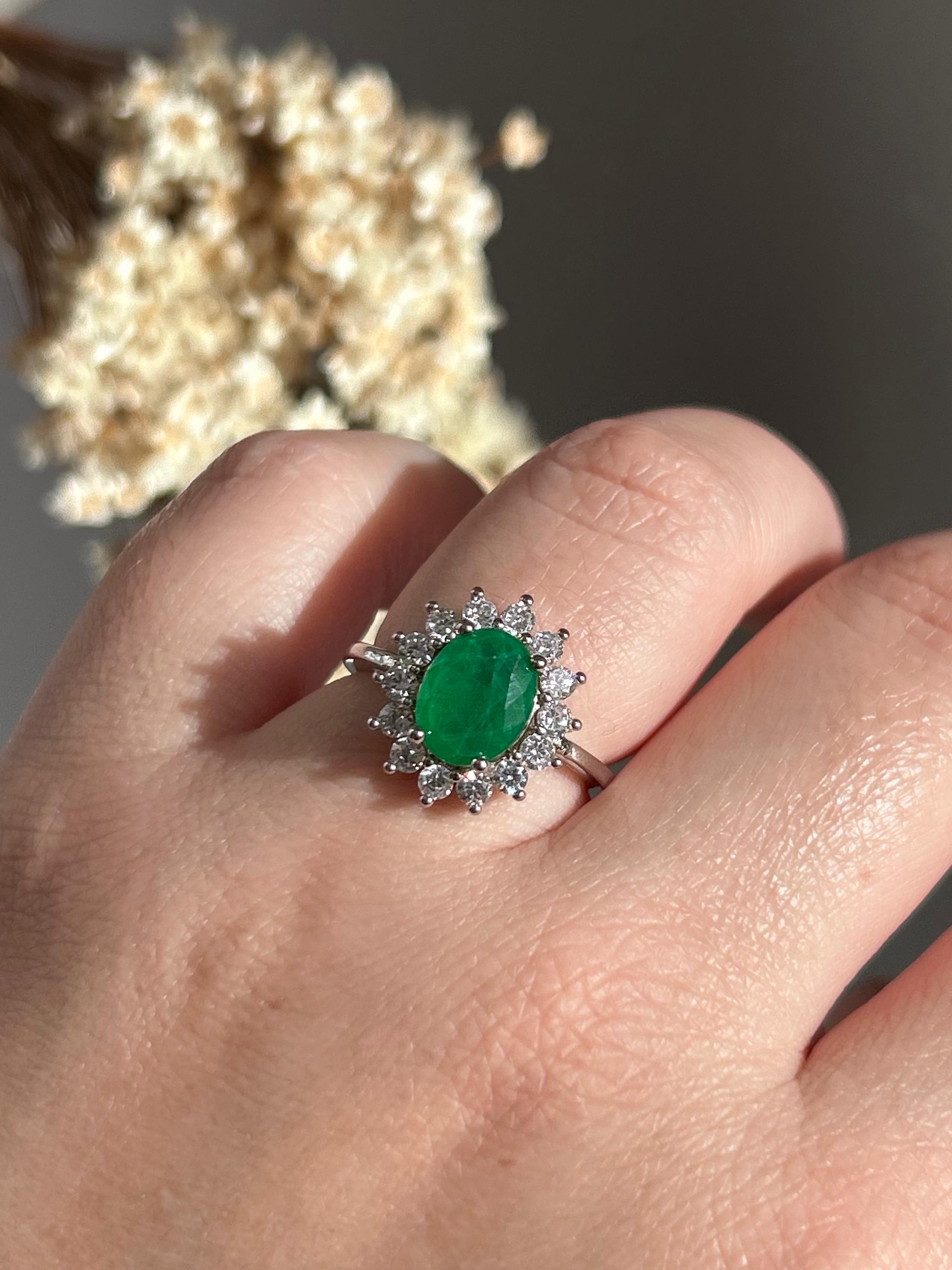 Anel Oval Verde Esmeralda Cravação Princesa