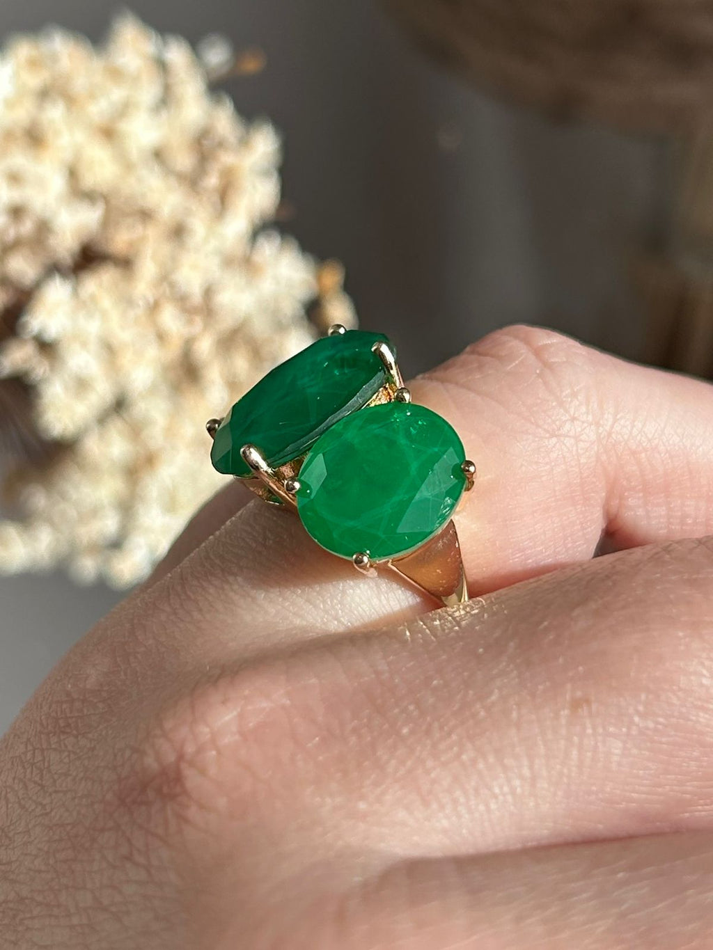 Anel Três Pedras Ovais Verde Esmeralda Ajustável Dourado