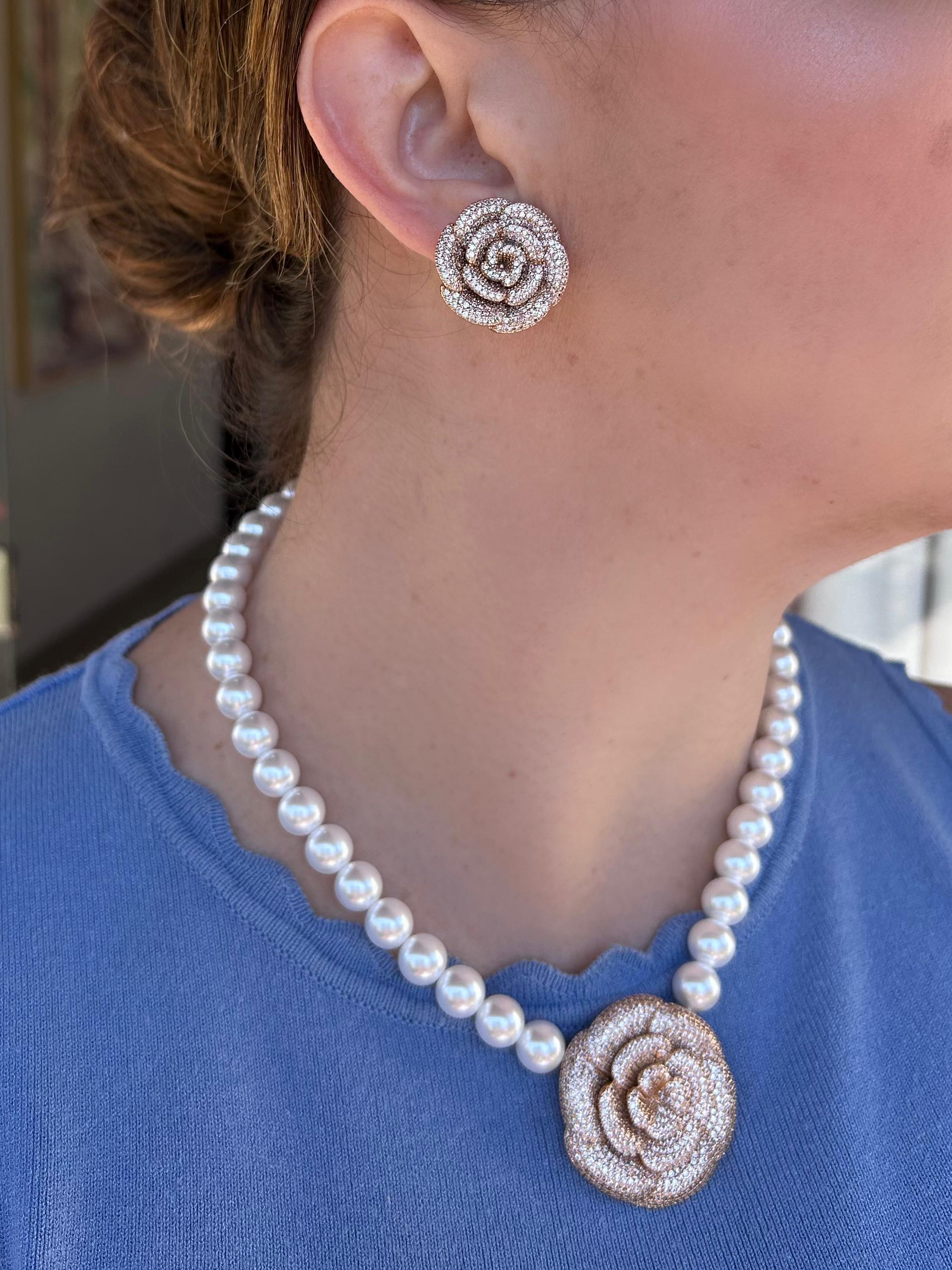 Conjunto Brinco e Colar Camélia Pérola Shell