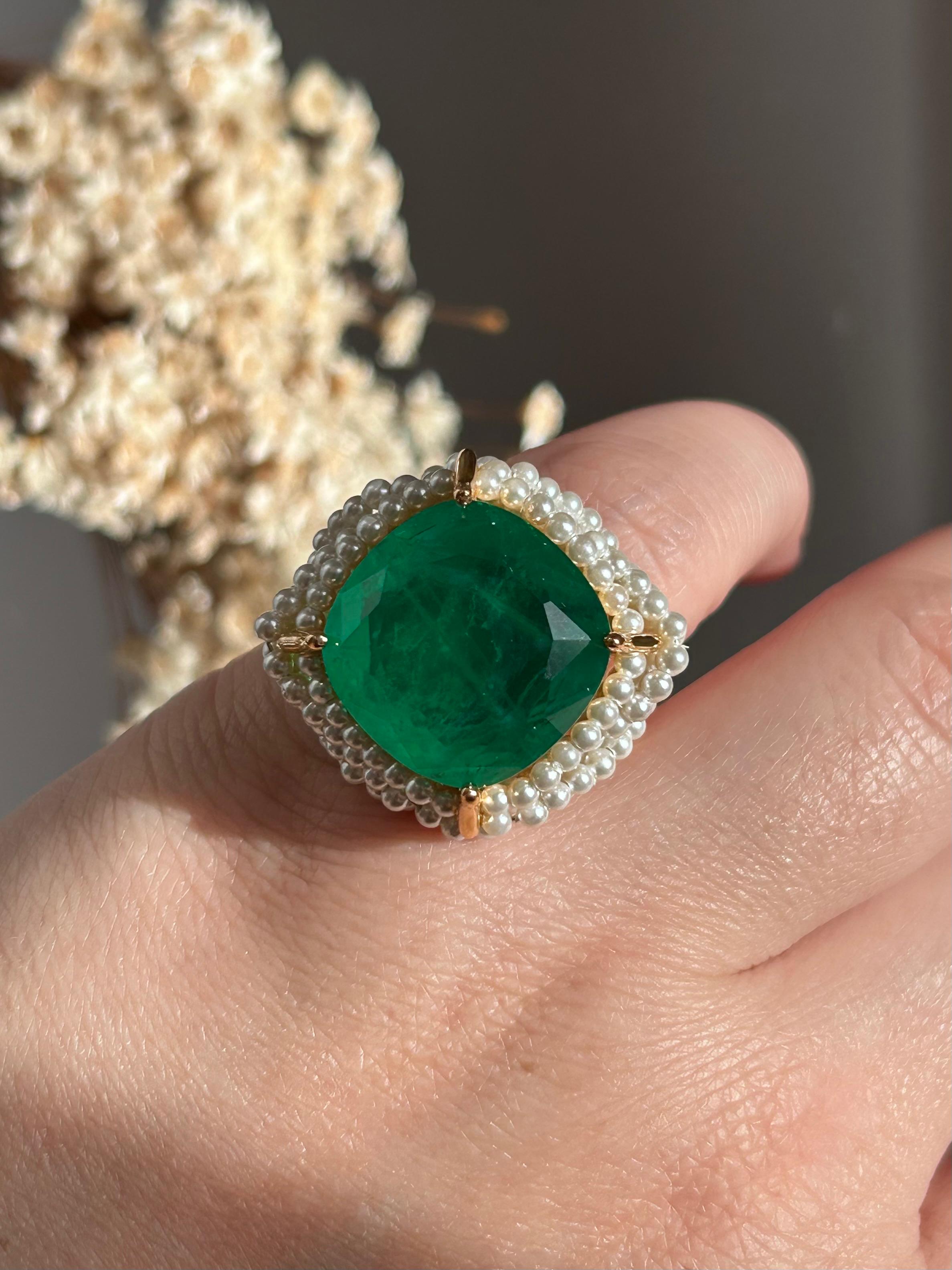 Anel Verde Esmeralda Detalhes Pérola Dourado