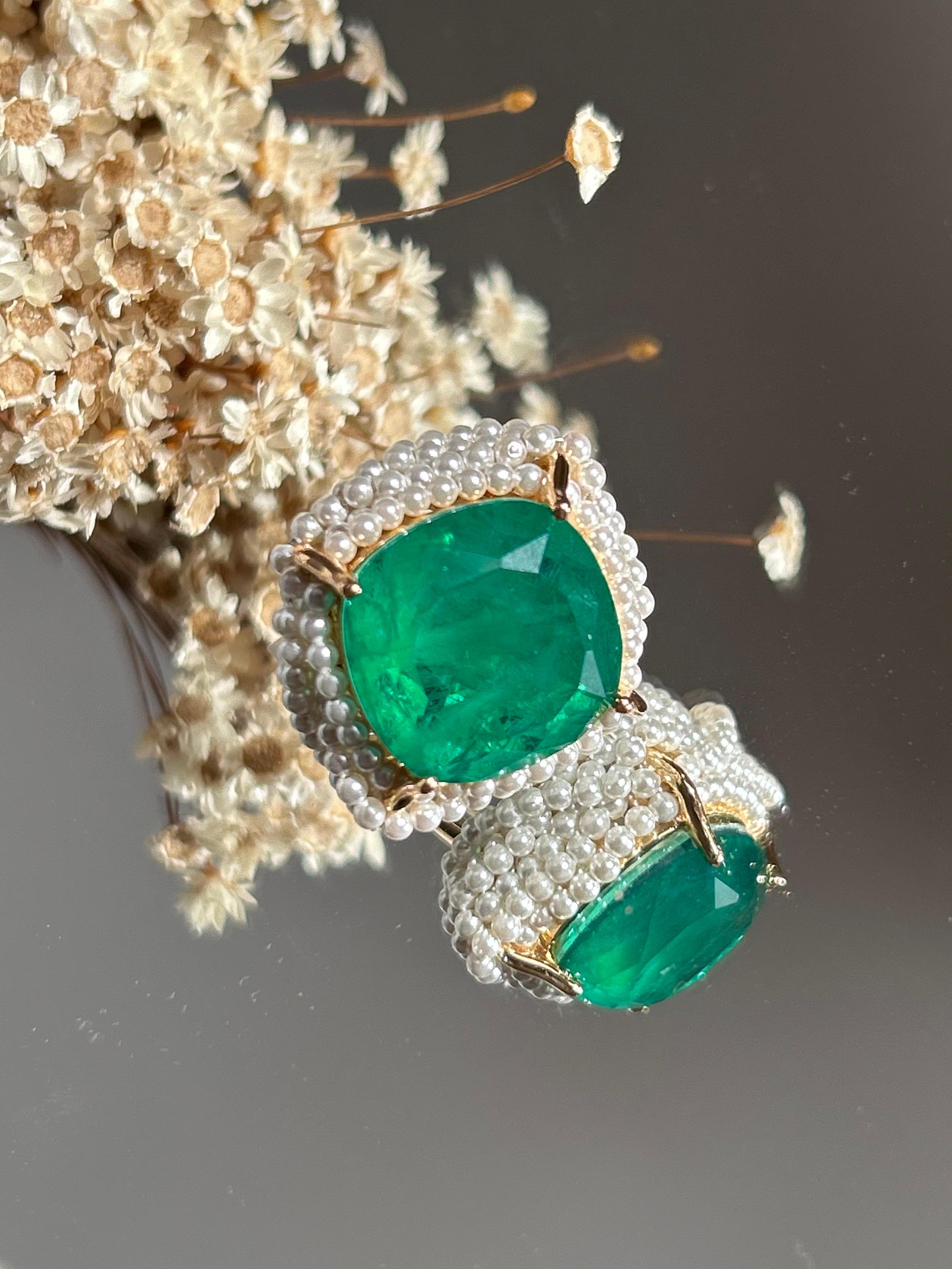 Anel Verde Esmeralda Detalhes Pérola Dourado