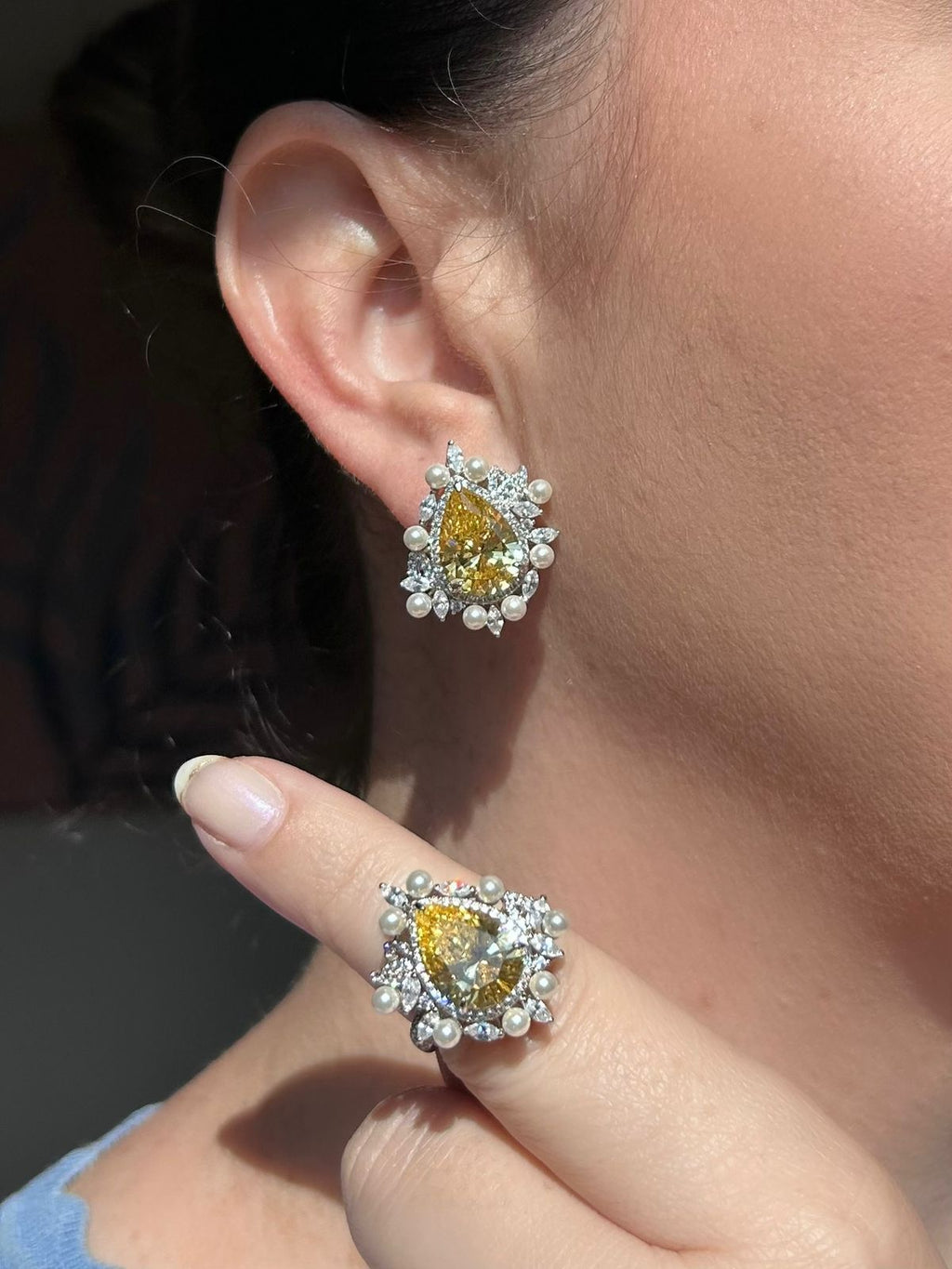 Conjunto de Brinco e Anel Ajustável Fancy Yellow com Pérolas