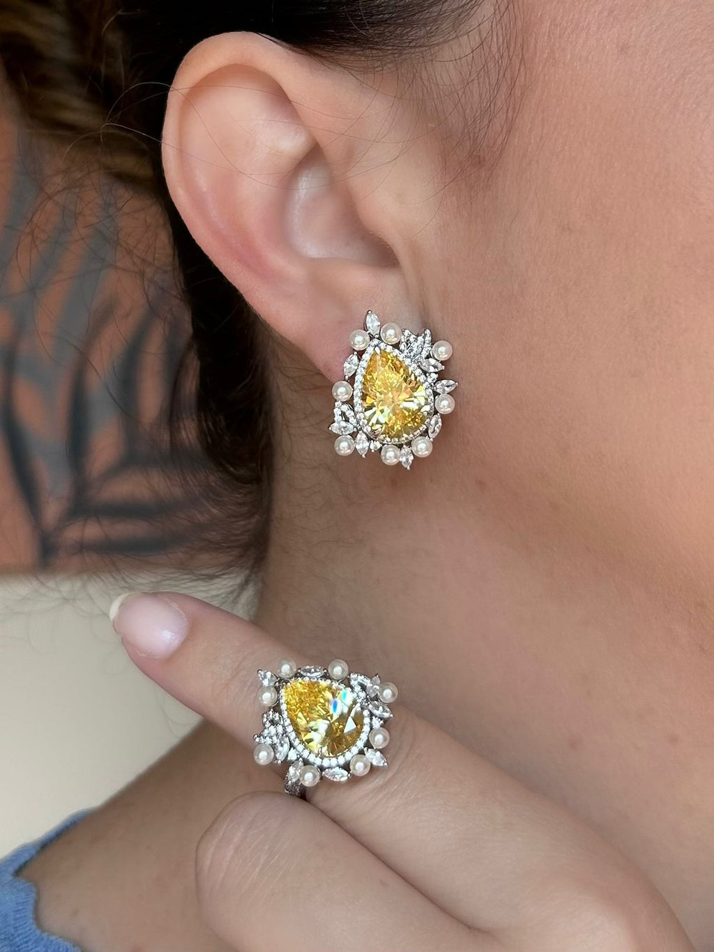 Conjunto de Brinco e Anel Ajustável Fancy Yellow com Pérolas