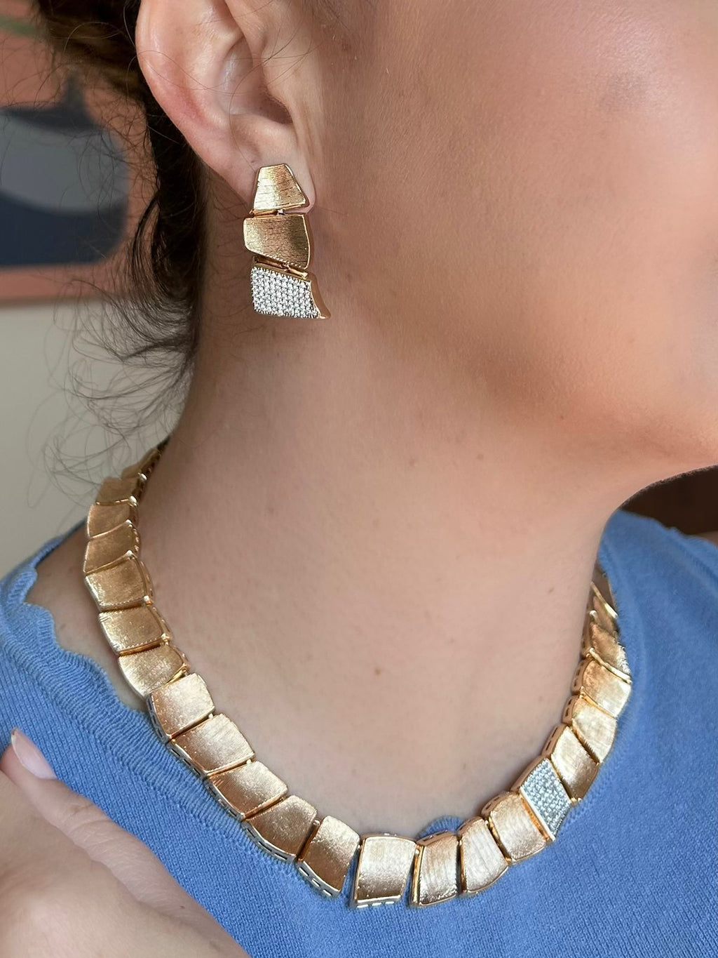 Conjunto Brinco, Colar e Pulseira Texturizado Dourado