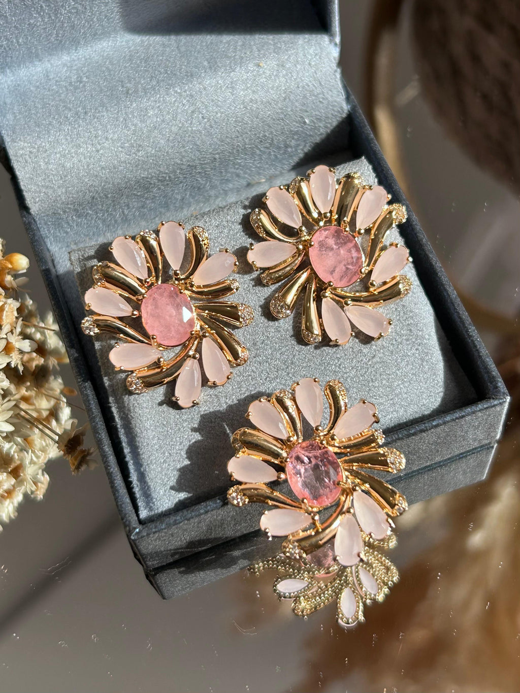 Conjunto de Brinco e Pingente Rosa Claro