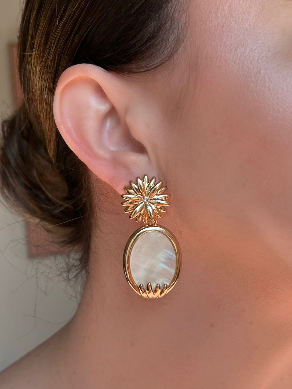 Brinco Magnólia MadrePérola