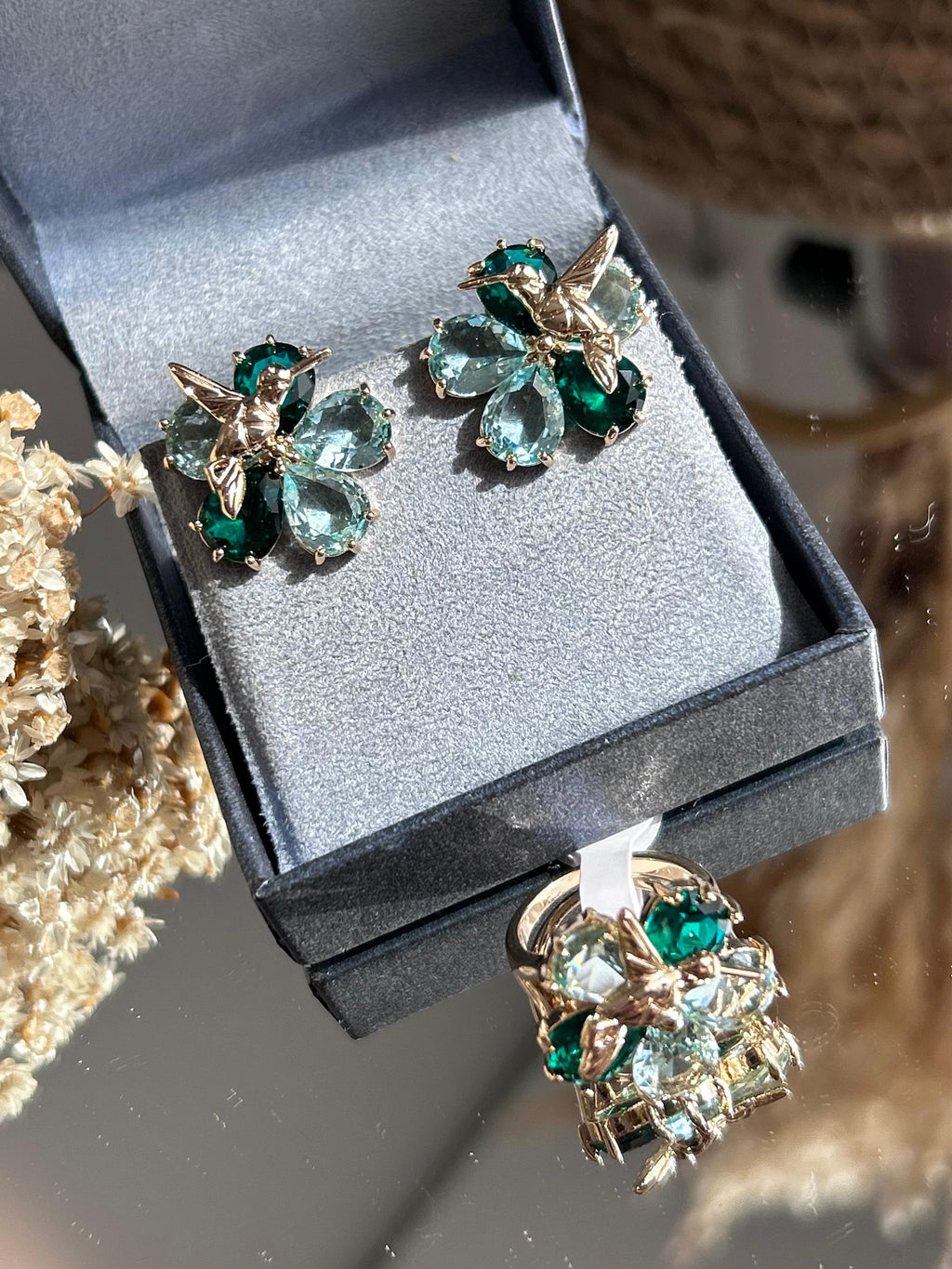 Conjunto Brinco e Anel Beija Flor Esmeralda e Água Marinha