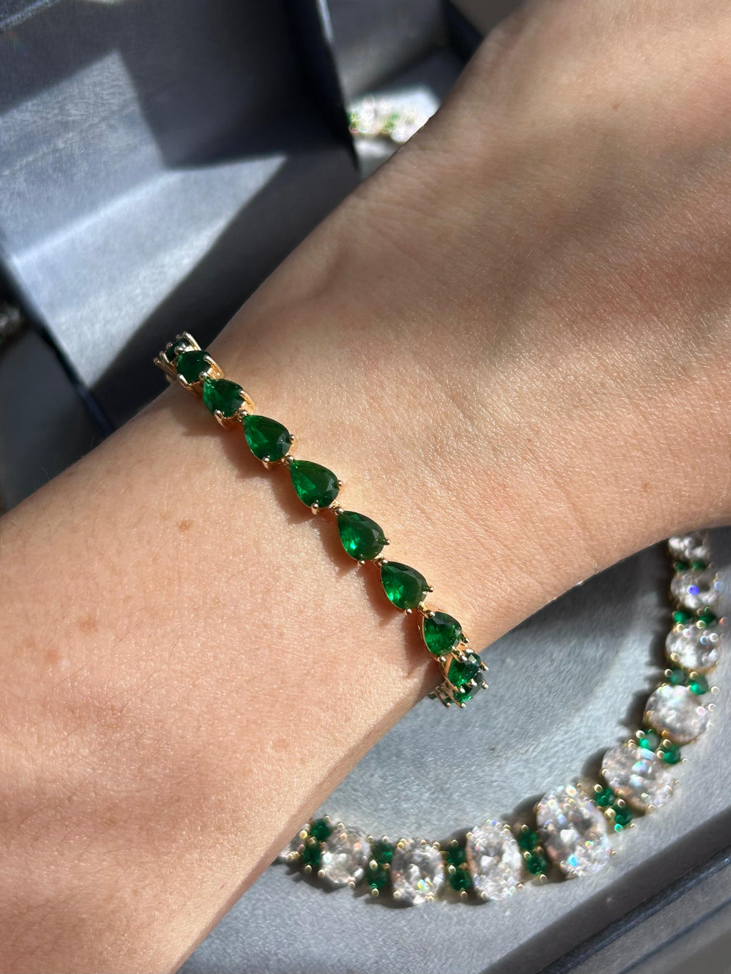 Pulseira Riviera Gotas Verde Esmeralda Dourada