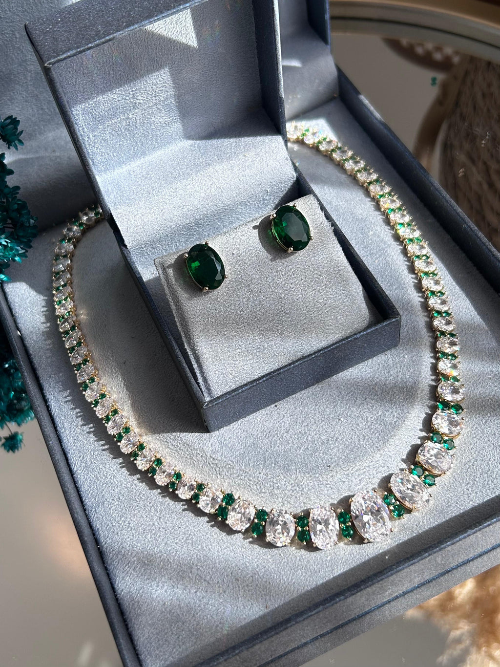 Conjunto Brinco e Colar Nathalia Verde Esmeralda Dourado