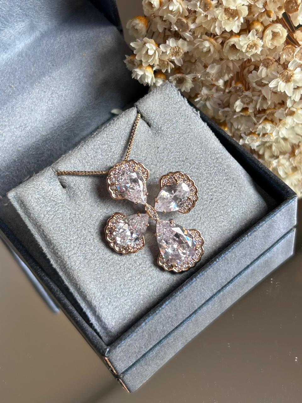 Colar Crucifixo Zircônia