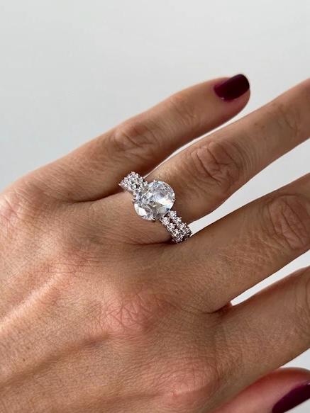Anel Zircônia Oval Prateado