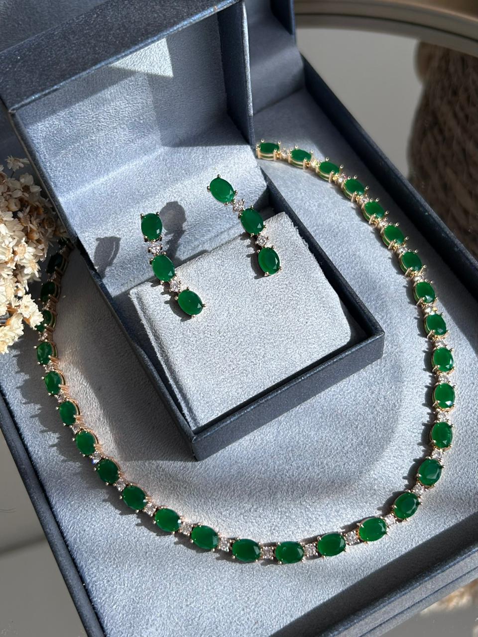 Colar Riviera Oval Verde Esmeralda Dourado