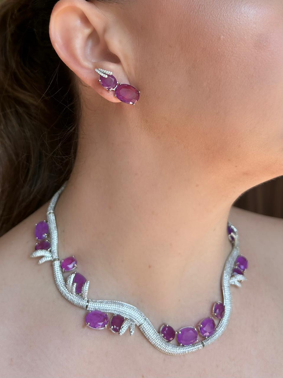 Conjunto Brinco e Colar Curvo Ultra Violeta