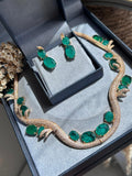 Conjunto Brinco e Colar Curvo Verde Esmeralda Dourado