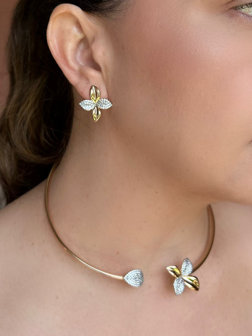 Colar Aro Lírio Dourado