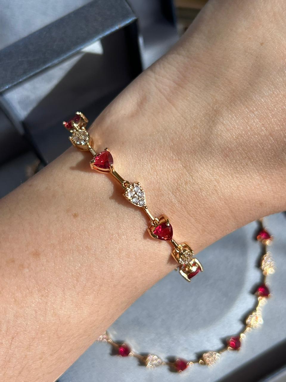 Pulseira Riviera Pedra Triangular Rubelita Dourado